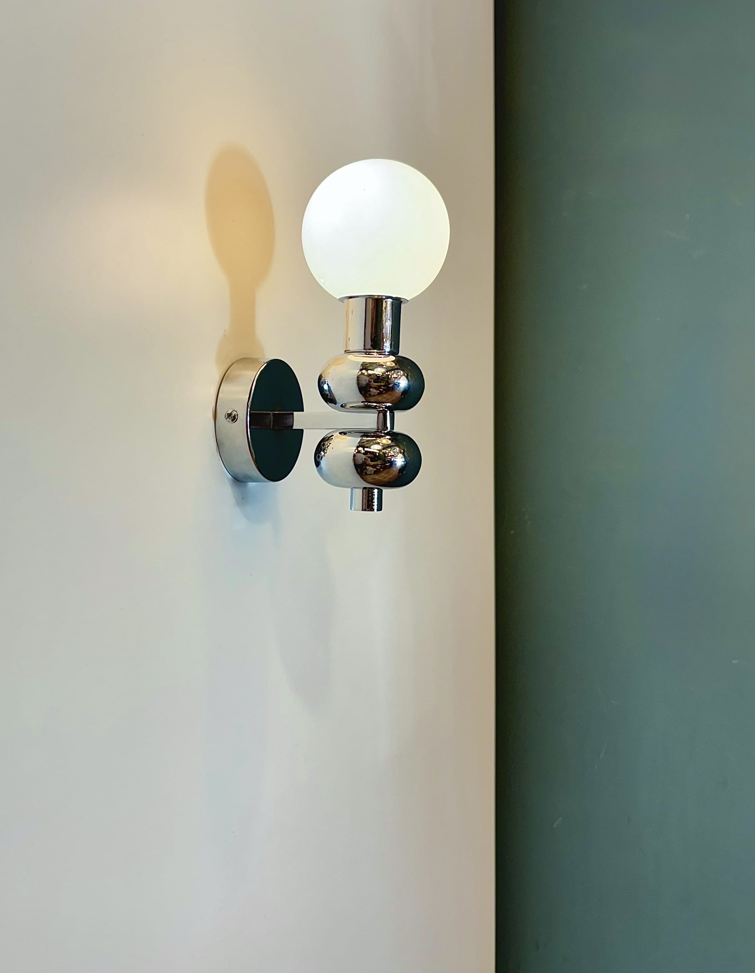 Arel Lighting ALZIRA Modern Globe Wall Light