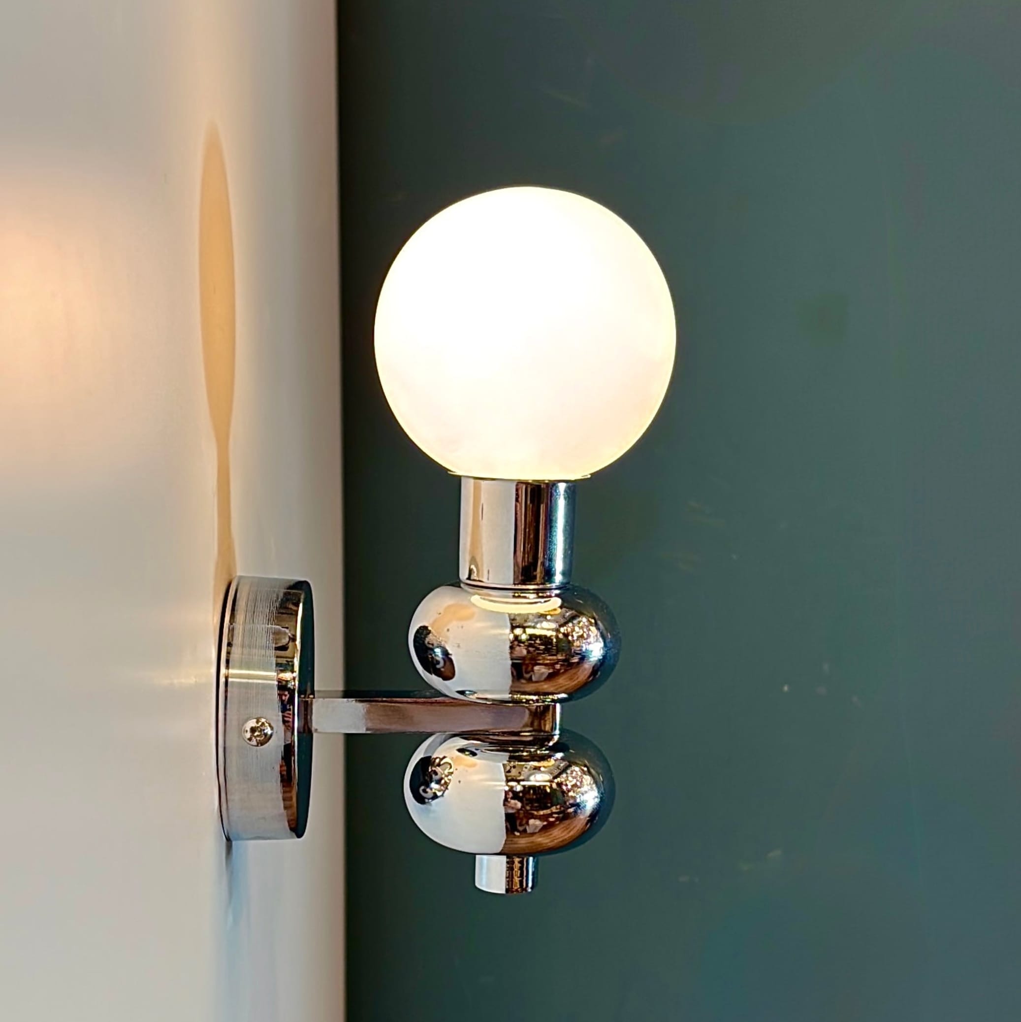 Arel Lighting ALZIRA Modern Globe Wall Light