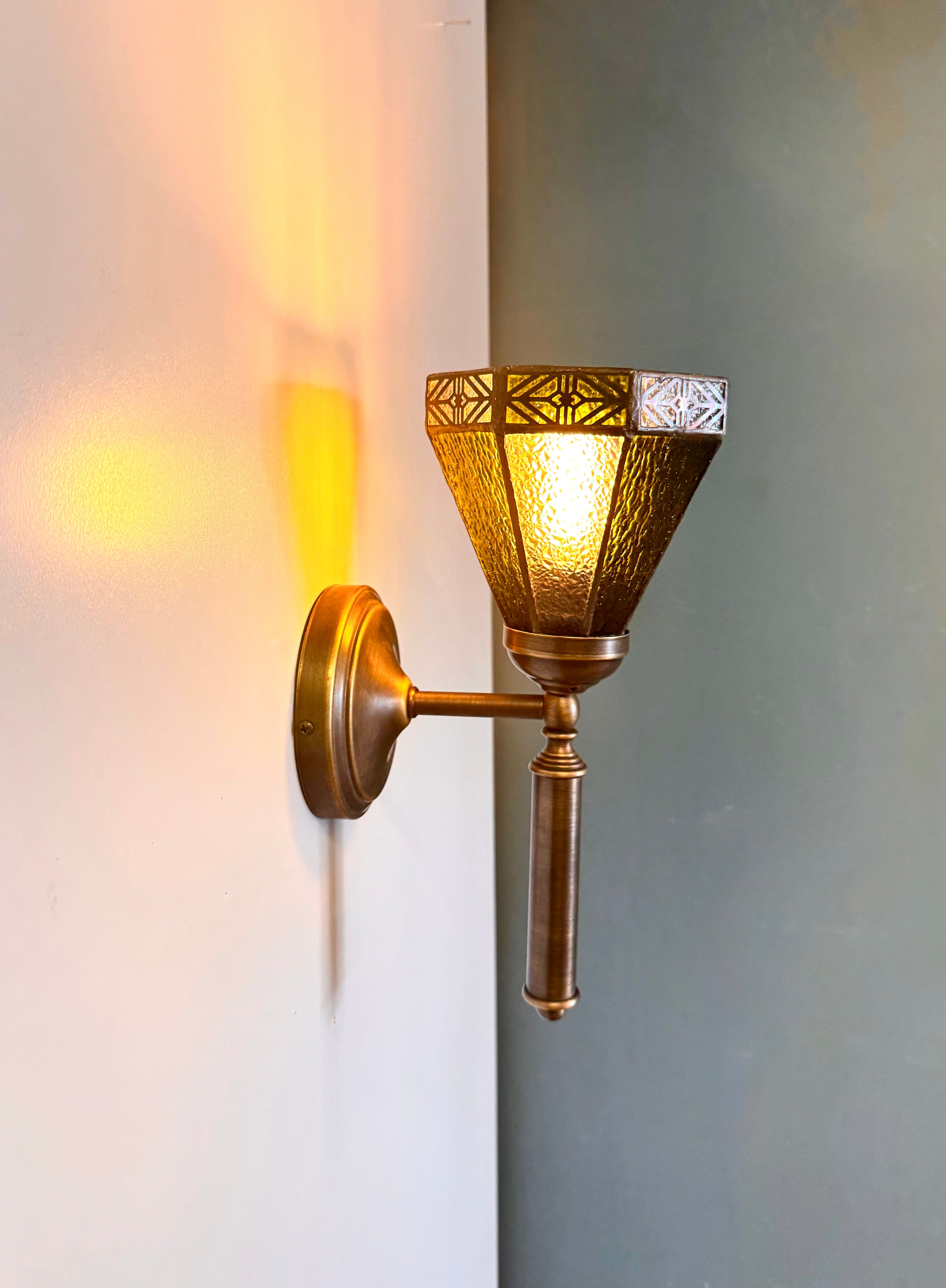 Arel Lighting CAPO I Traditional Stained Glass Wall Sconce