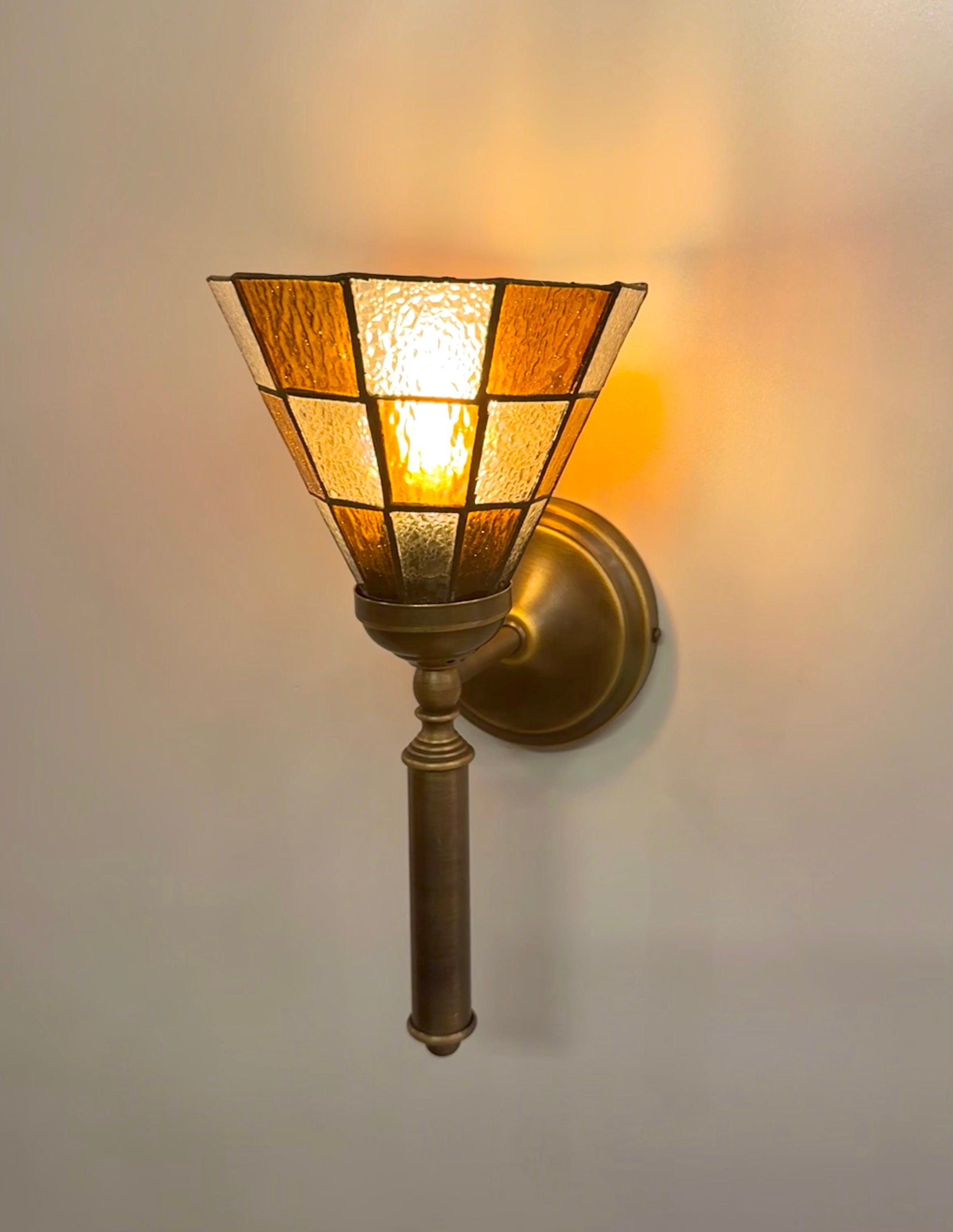 Arel Lighting CAPO II Traditional Stained Glass Wall Sconce