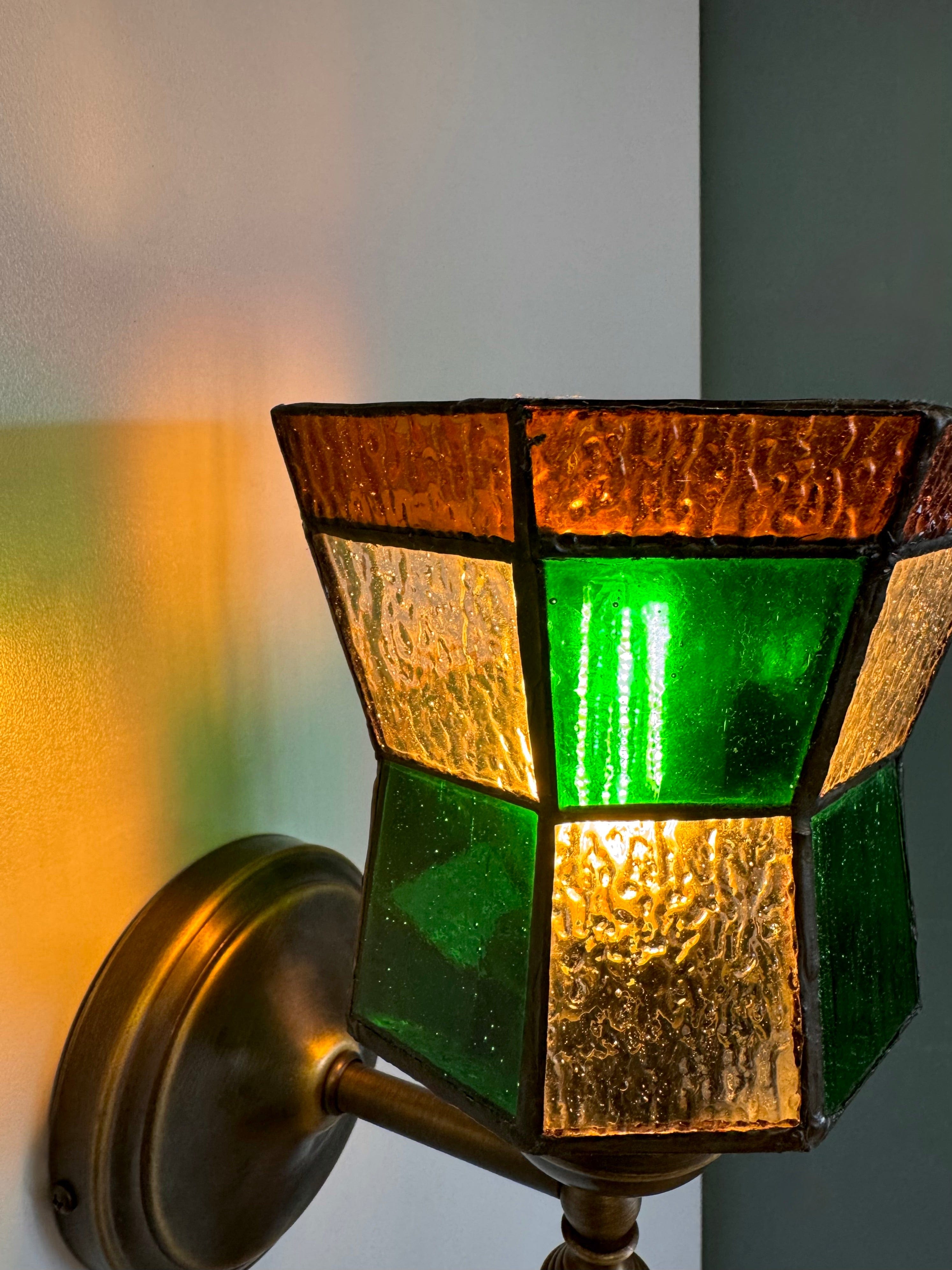 Arel Lighting CAPO III Traditional Stained Glass Wall Sconce