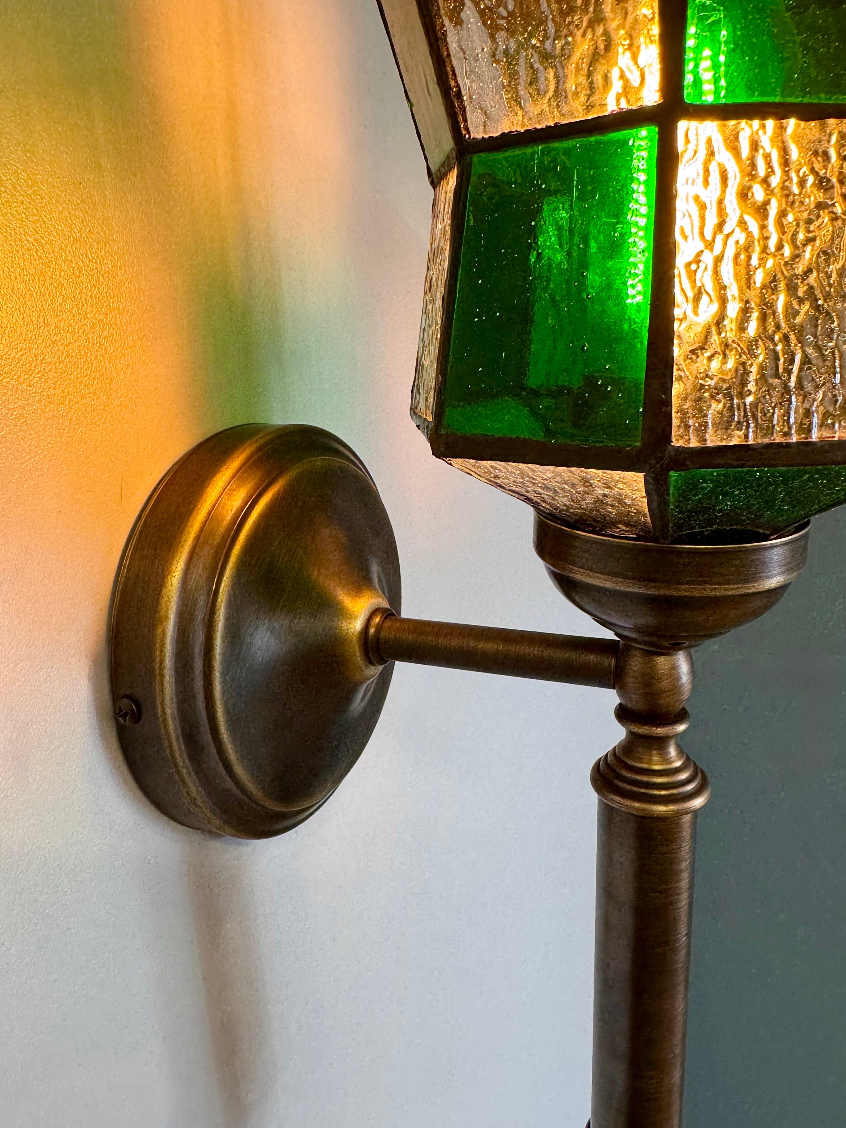 Arel Lighting CAPO III Traditional Stained Glass Wall Sconce