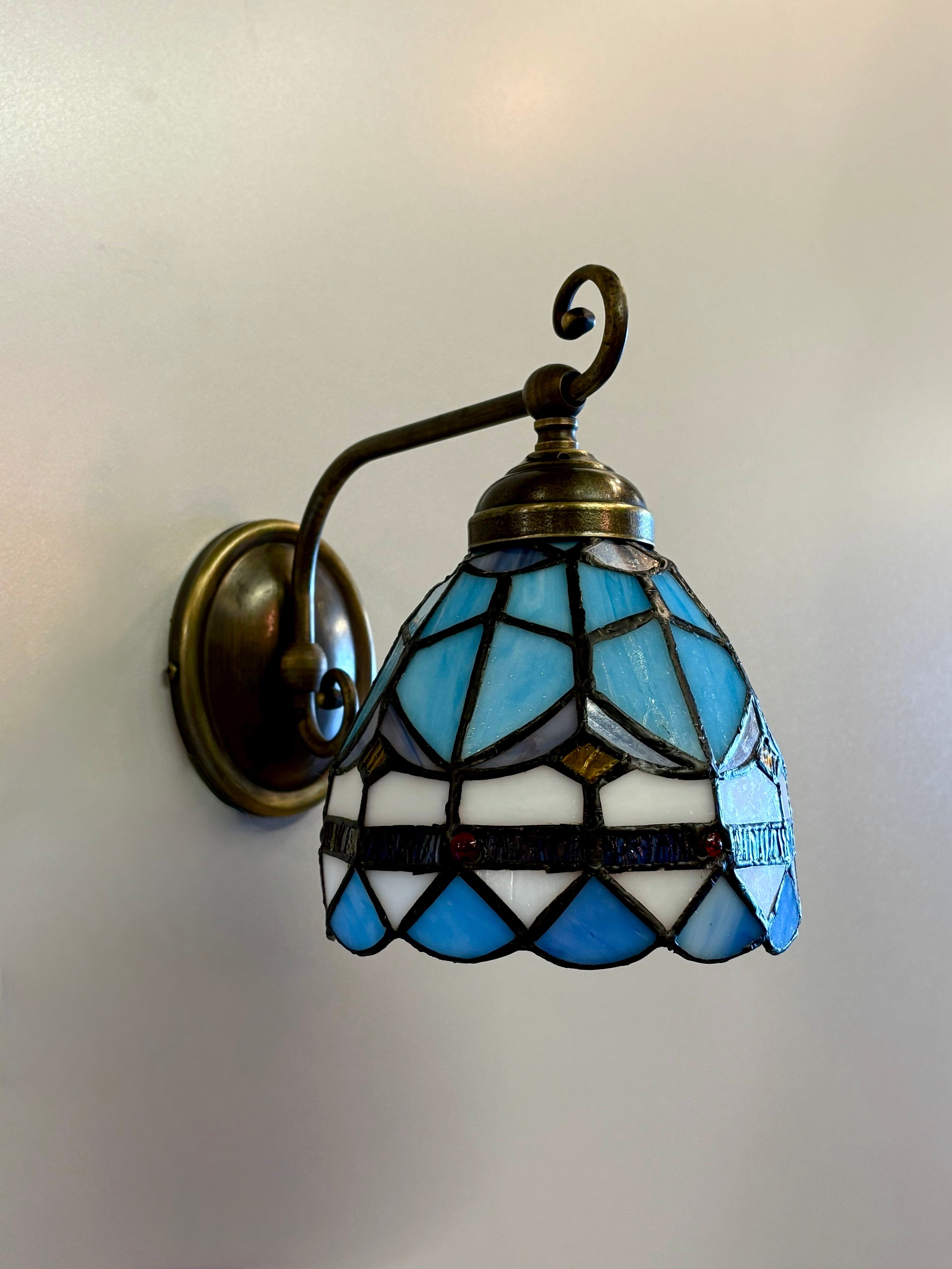 Arel Lighting CORUCHE TIFFANY III Traditional Brass Wall Sconce