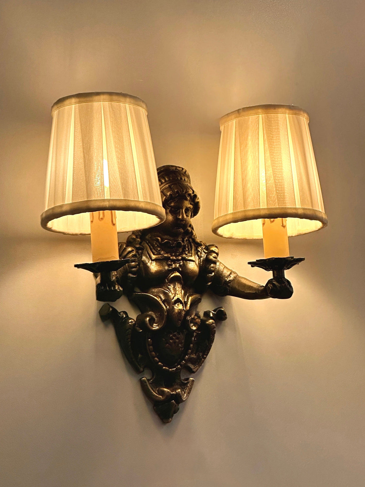 CREUSOT Brass Traditional Wall Sconce W/Shade