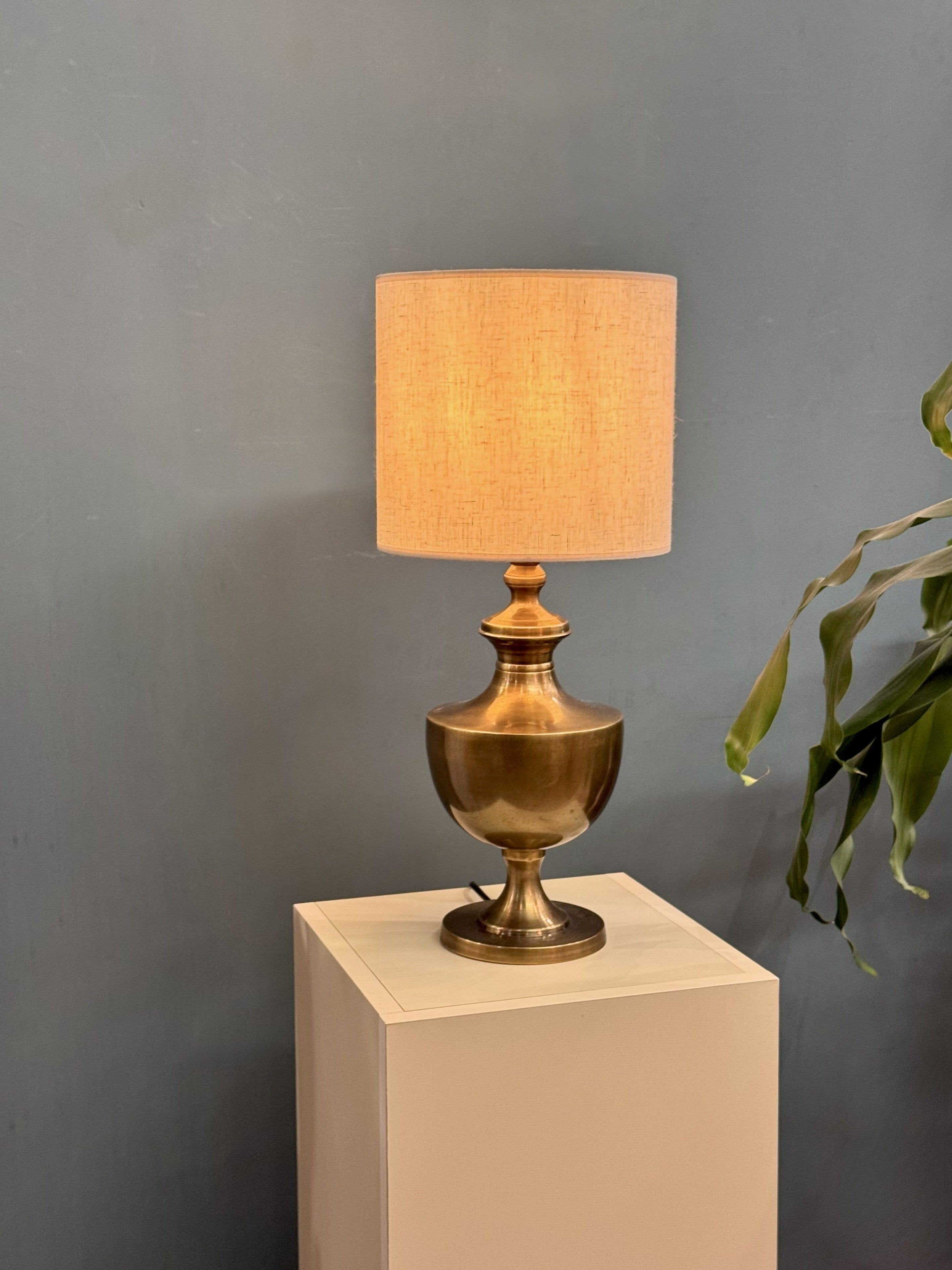 Arel Lighting MACAS Table Lamp