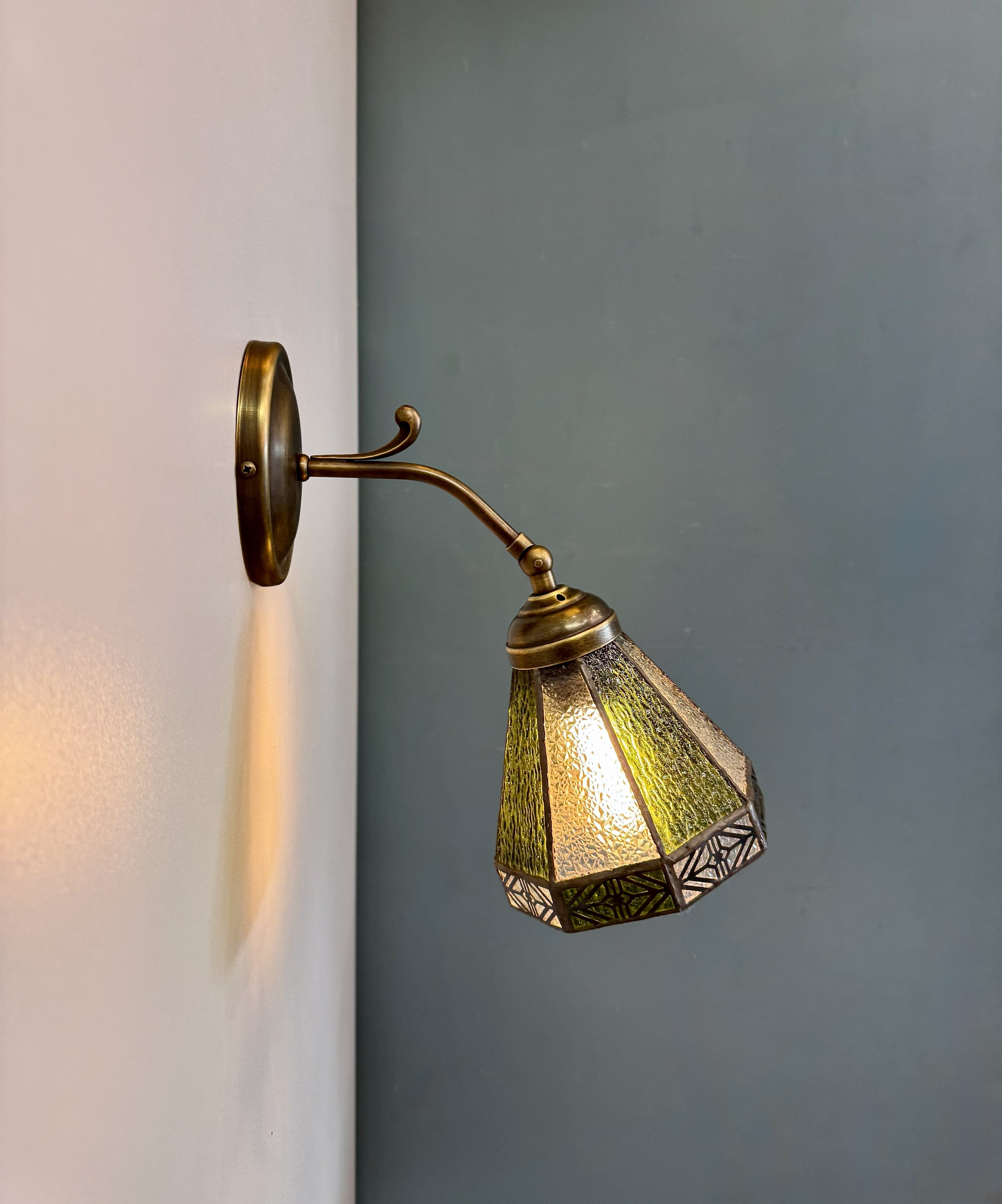 Arel Lighting PAITA I Traditional Brass Wall Sconce