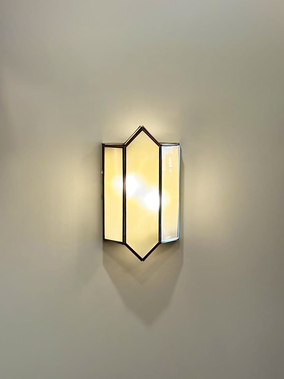 Arel Lighting TUMBA Traditional Brass Wall Sconce