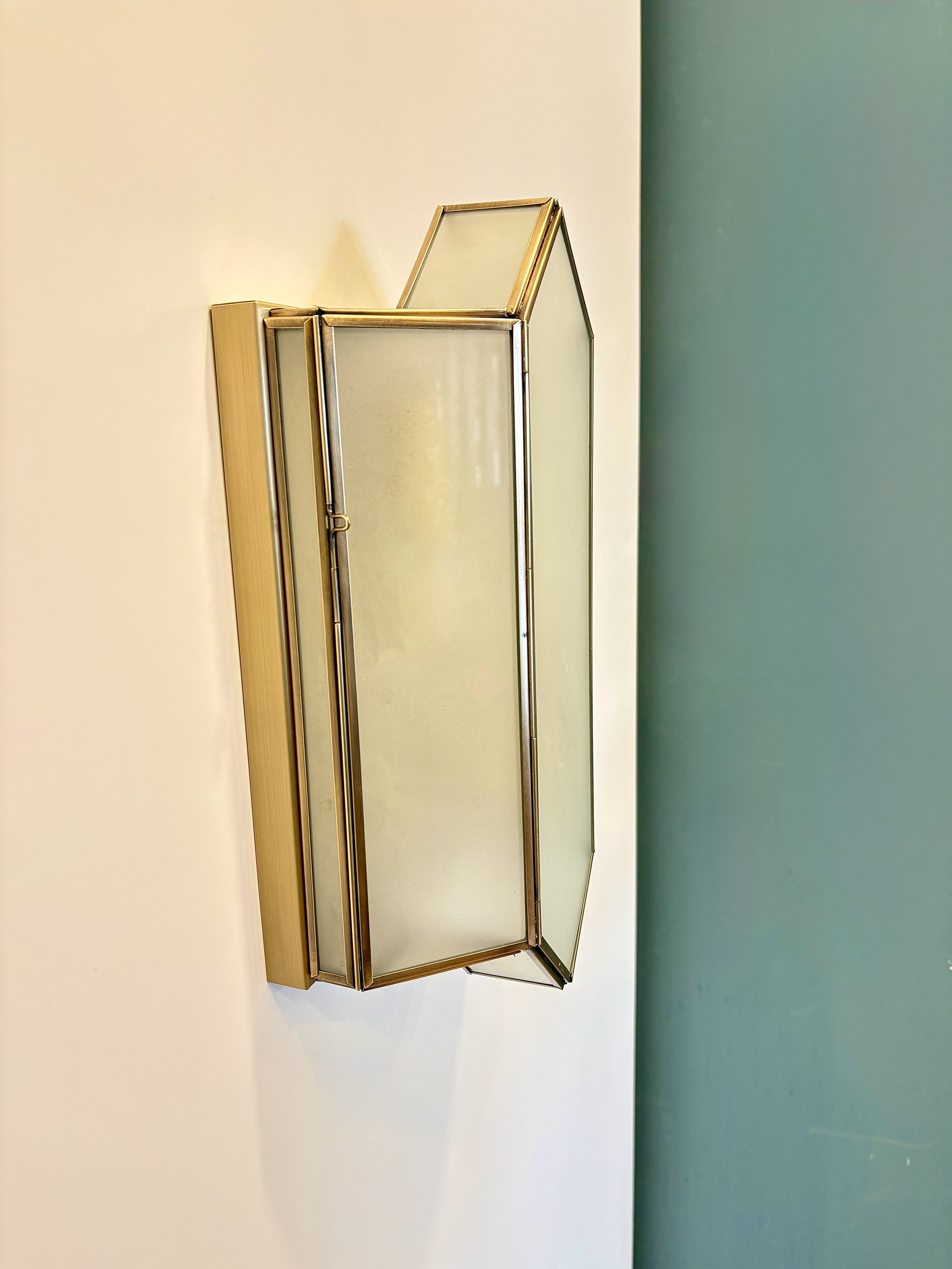 Arel Lighting TUMBA Traditional Brass Wall Sconce