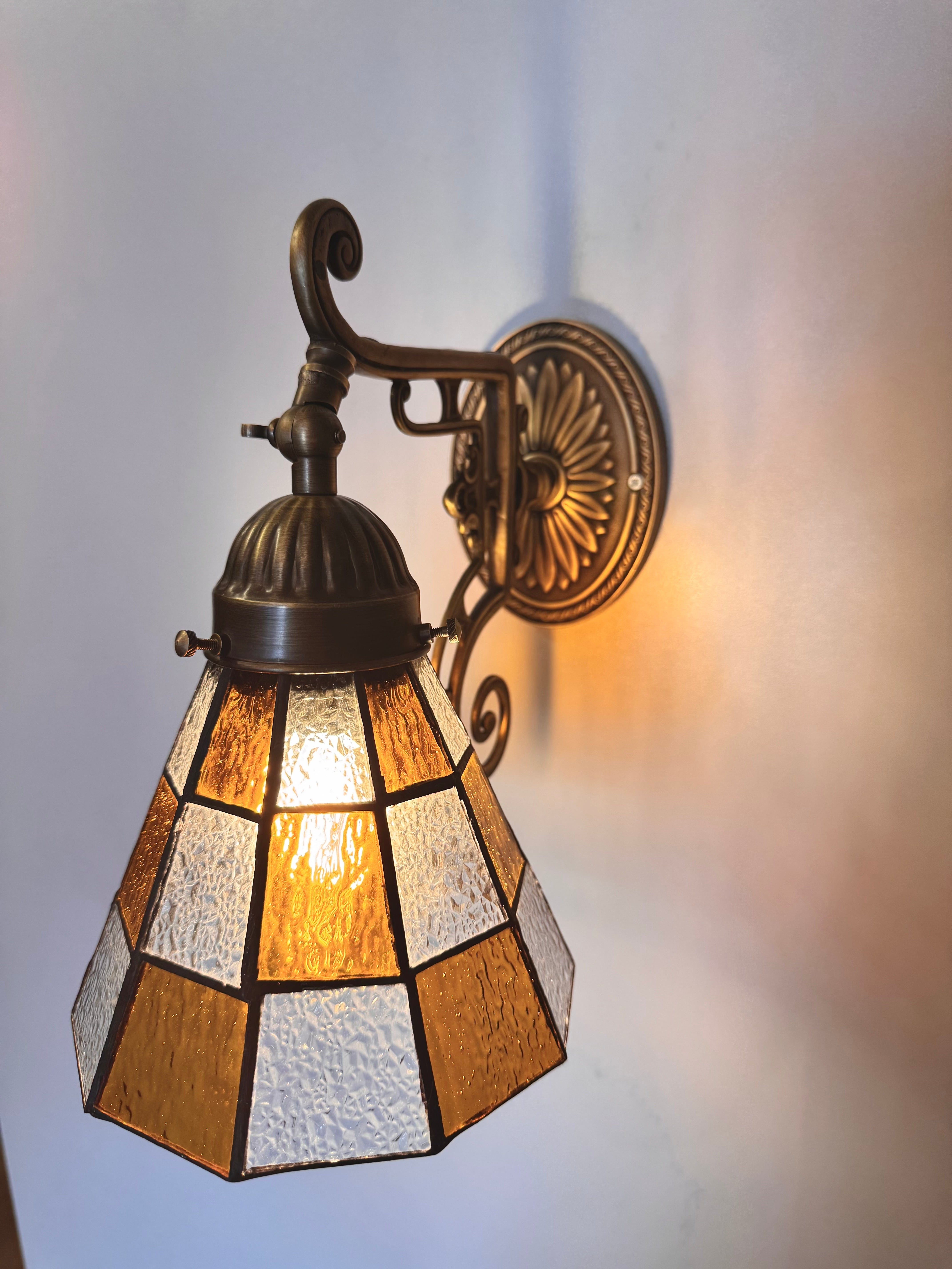 Arel Lighting WELZ II Traditional Stained Glass Wall Sconce