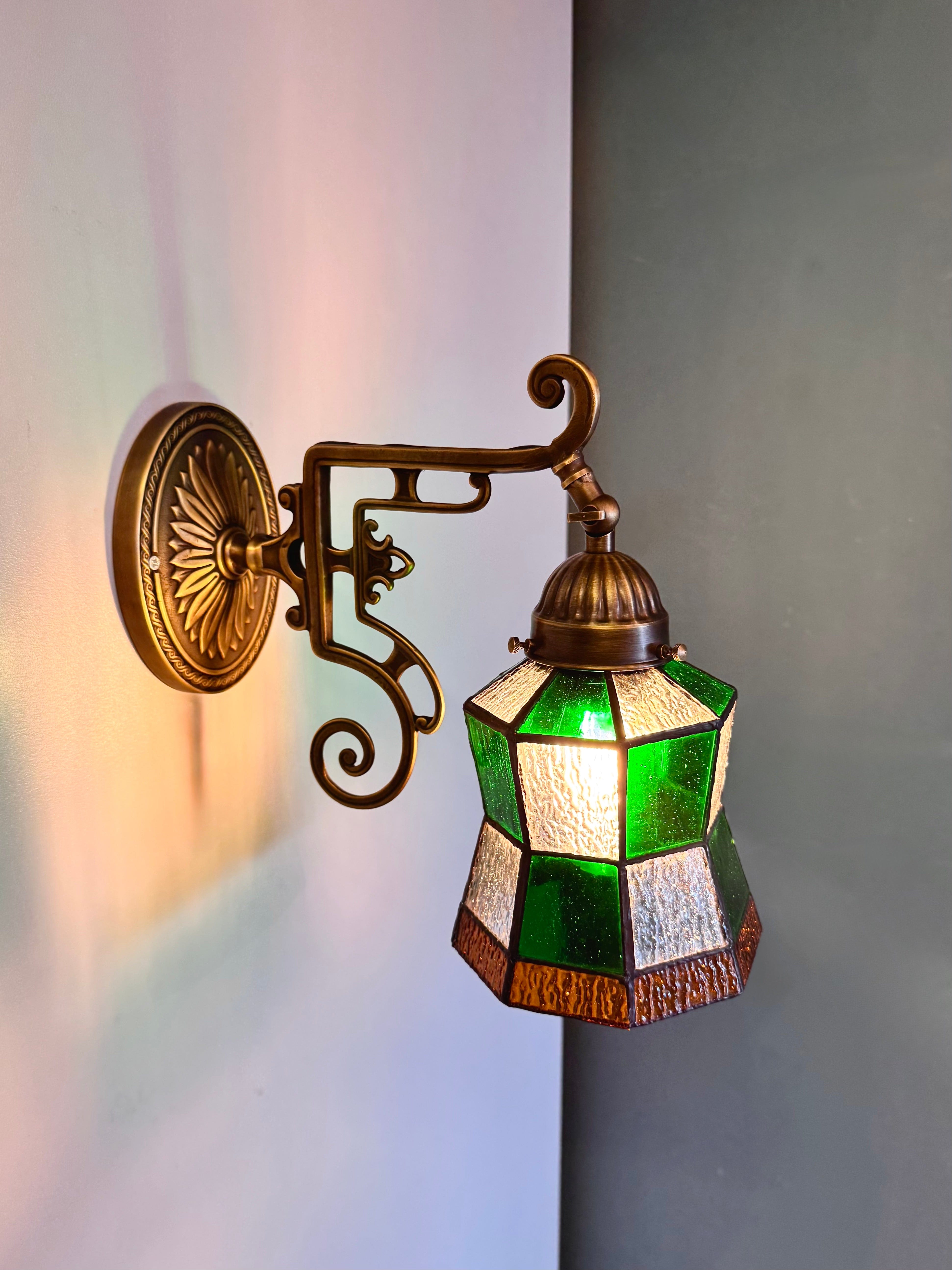 Arel Lighting WELZ III Traditional Stained Glass Wall Sconce