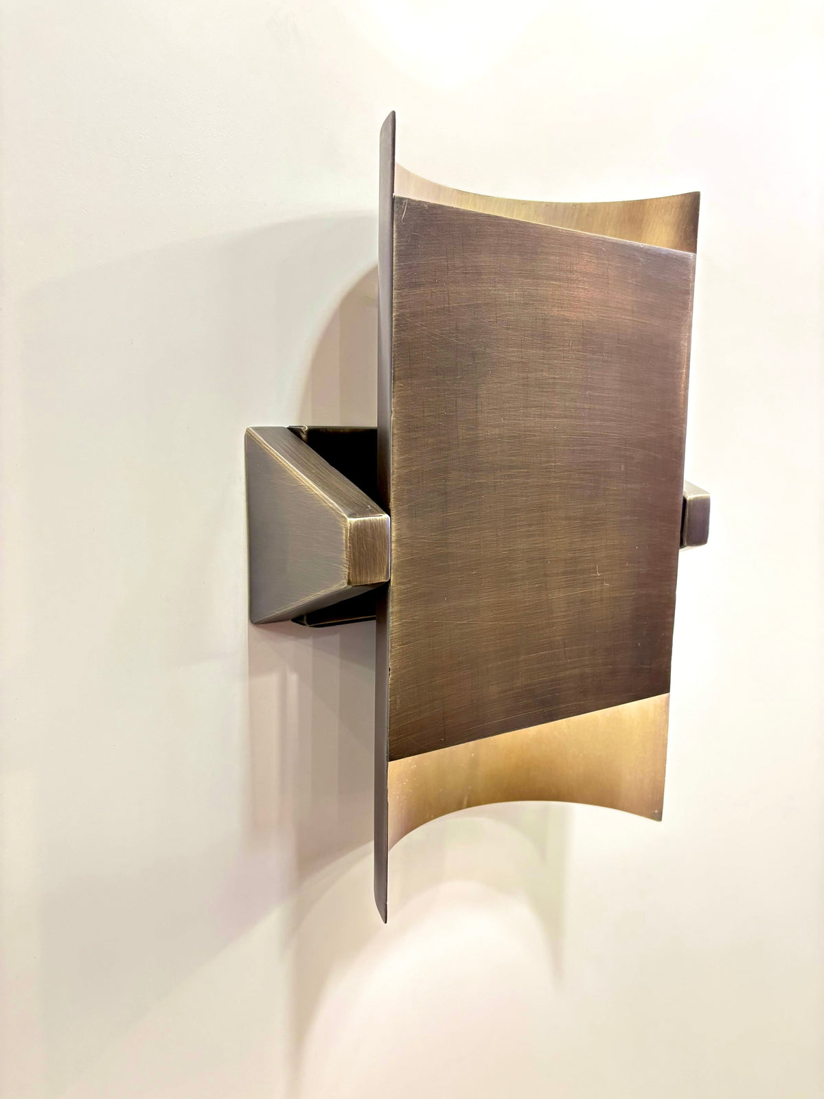 Arel Lighting VELENJE two-way wall sconce casting light up and down a wall