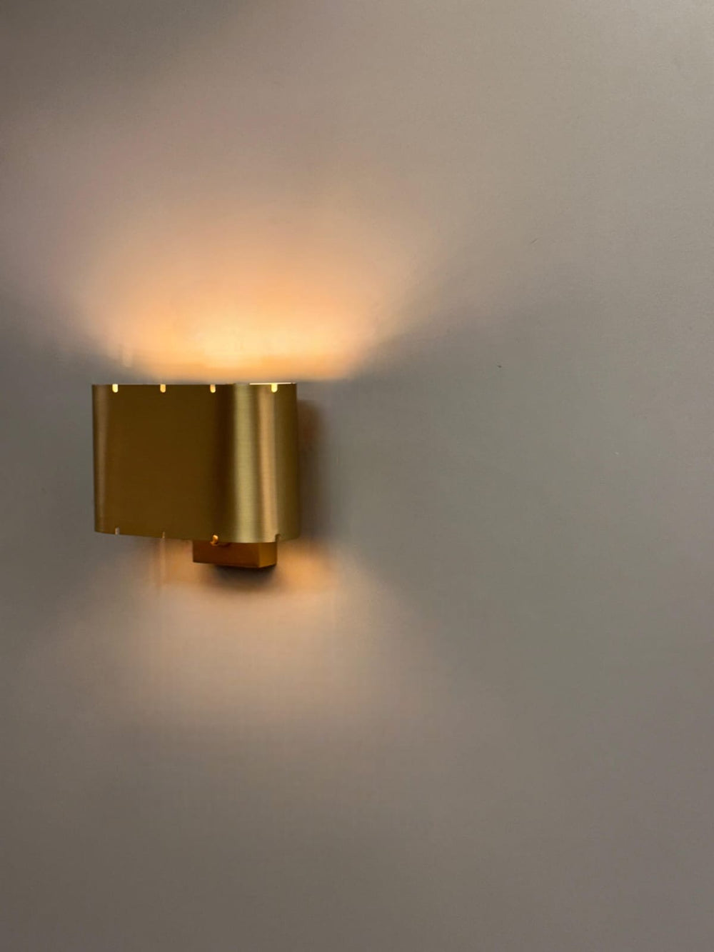 VAREL On/Off Sconce