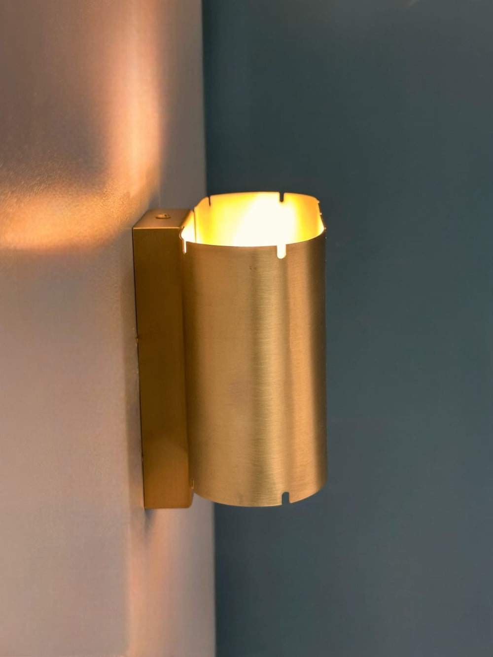 VAREL On/Off Sconce