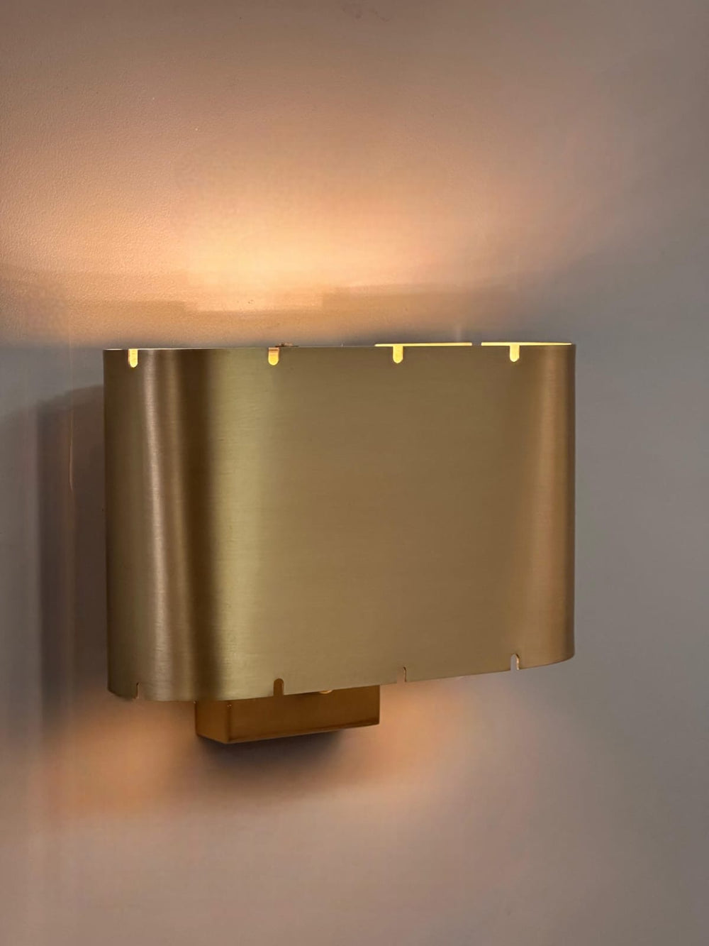 VAREL On/Off Sconce