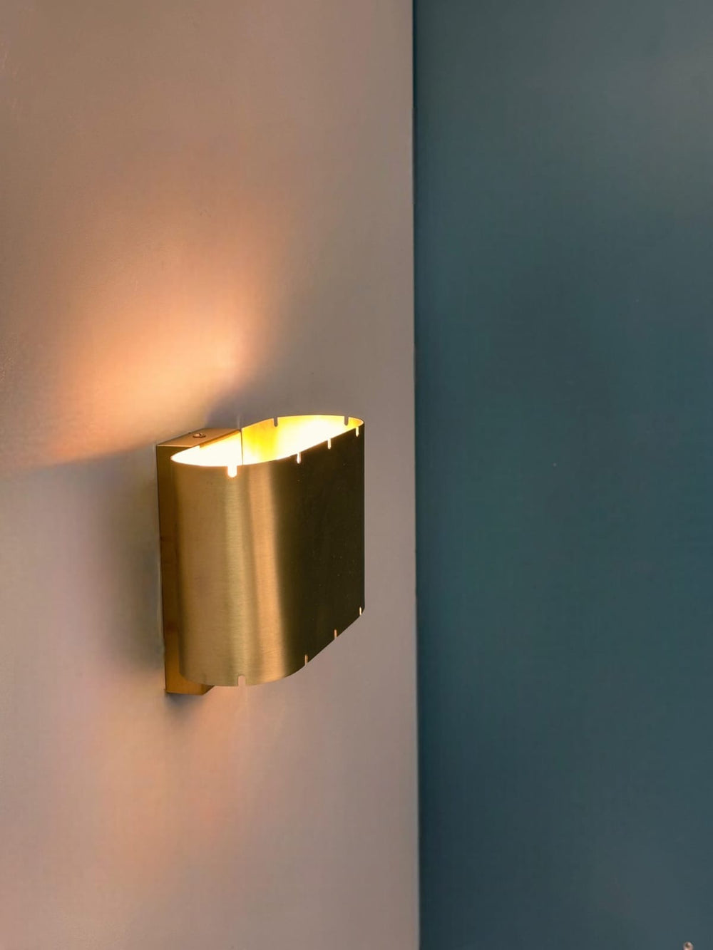 VAREL On/Off Sconce