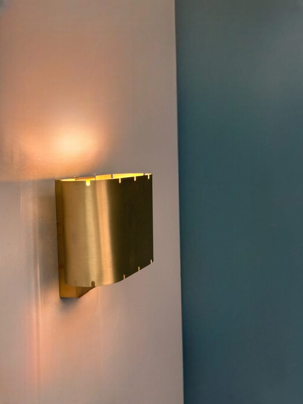 VAREL On/Off Sconce