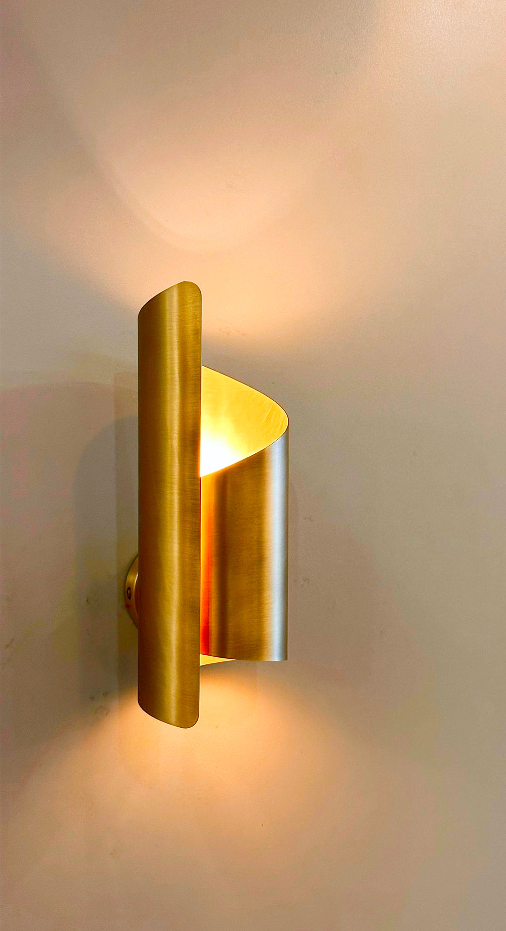 ALYTUS Wall Sconce