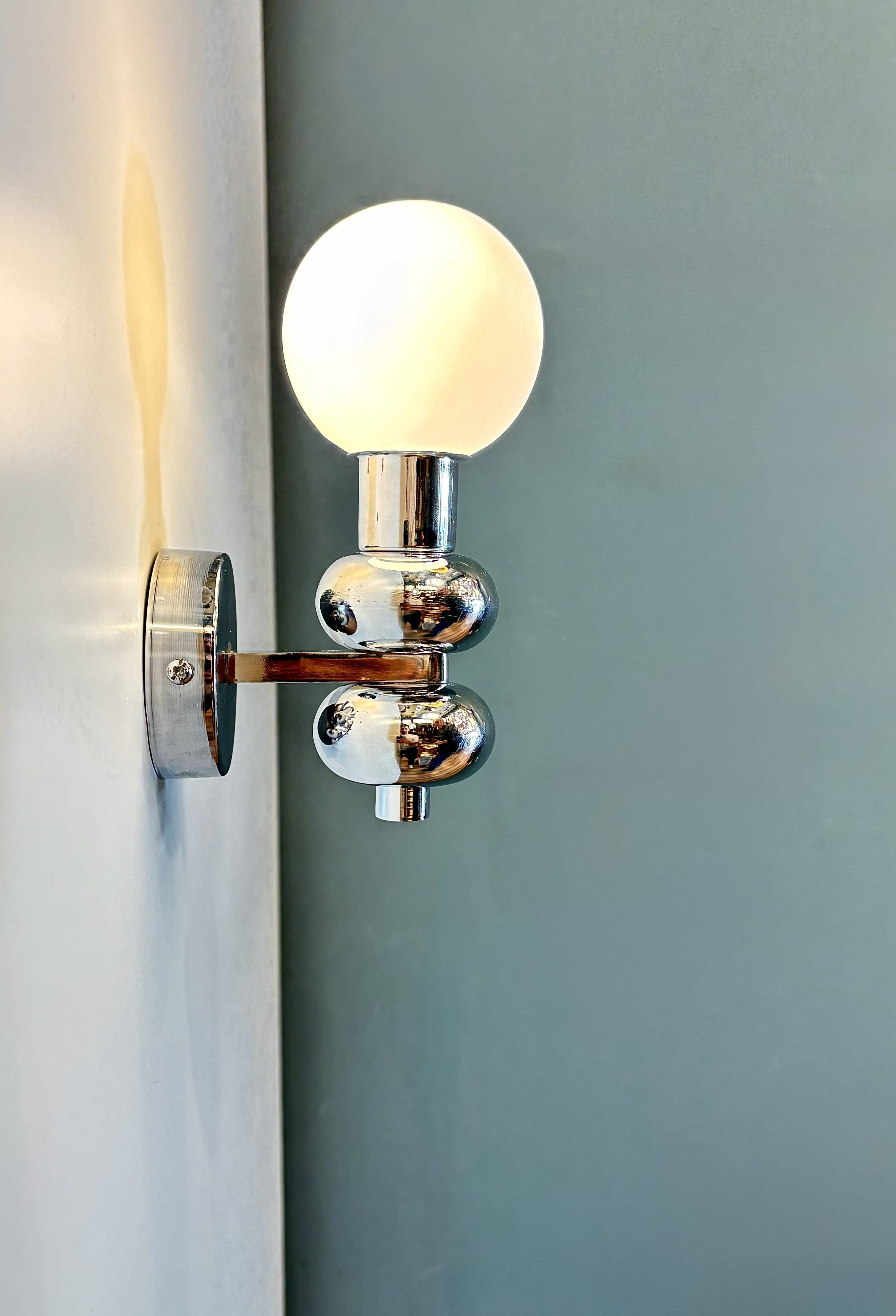 Arel Lighting ALZIRA Modern Globe Wall Light