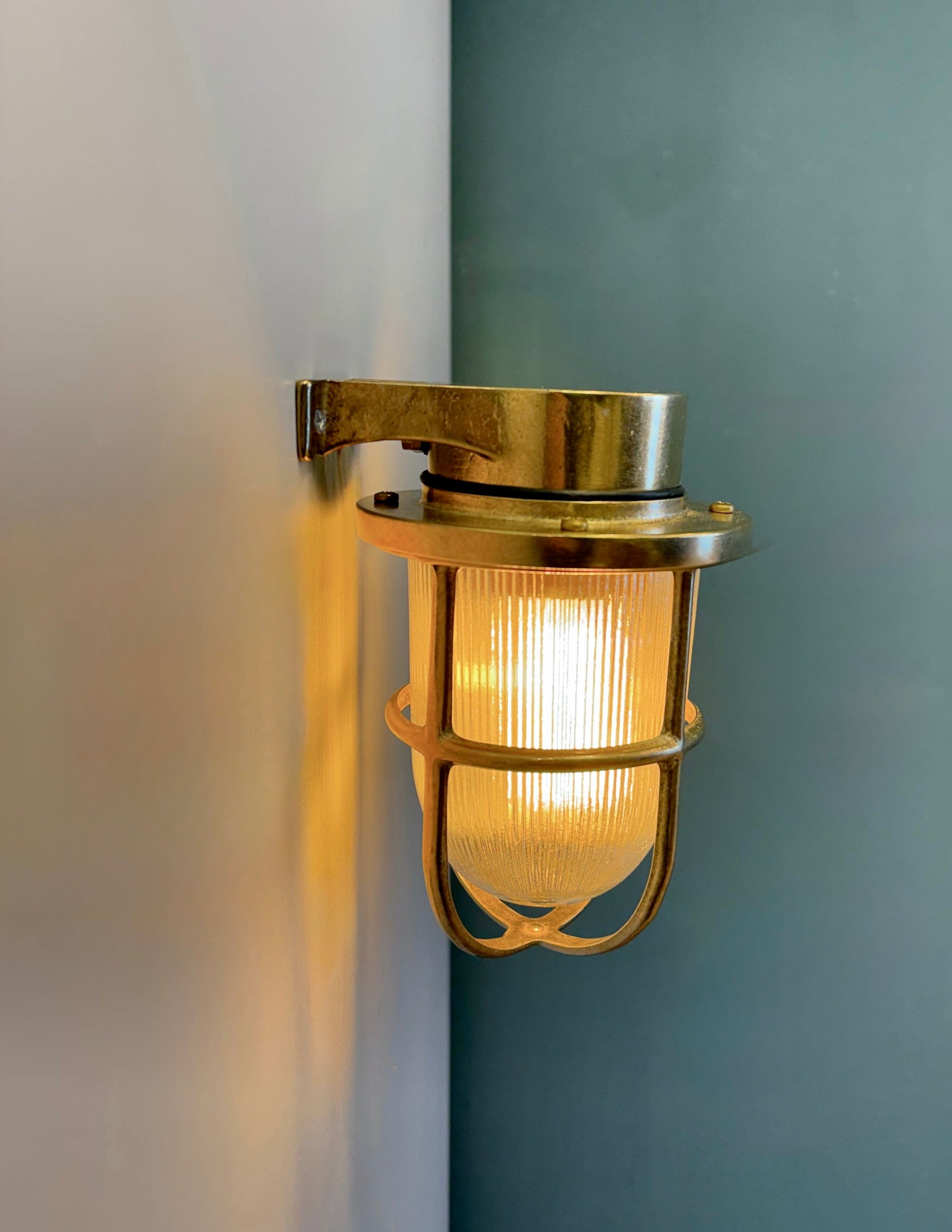 Arel Lighting BACENO MEDIUM Brass Nautical Wall Sconce