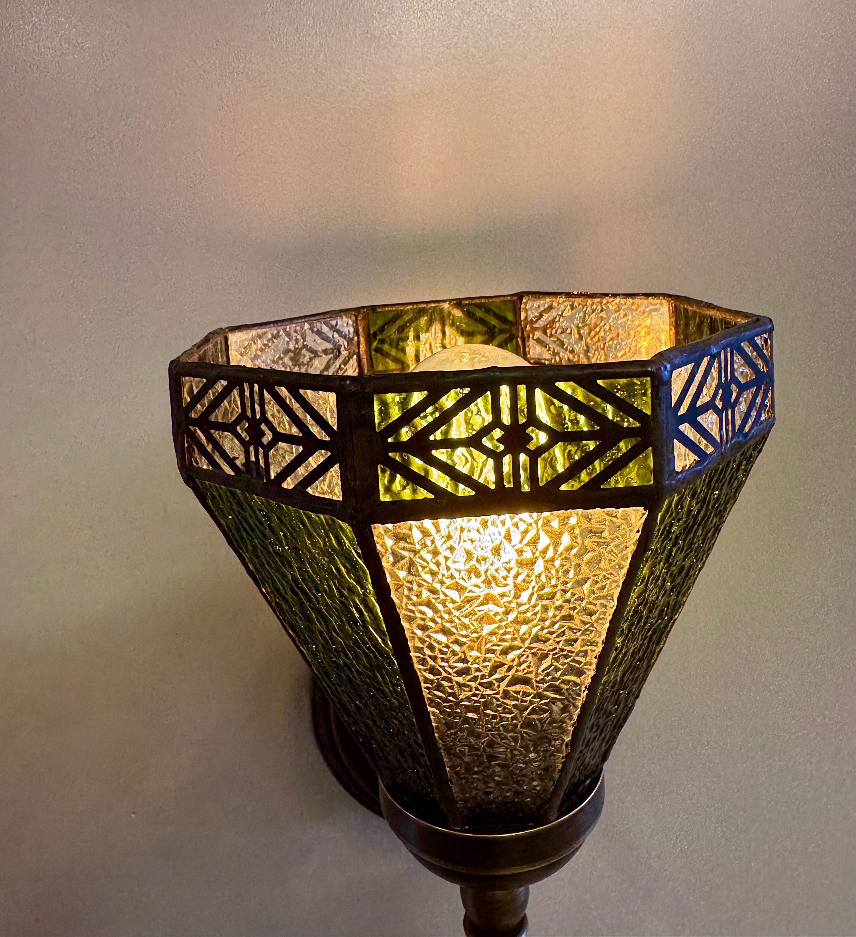 Arel Lighting CAPO I Traditional Stained Glass Wall Sconce