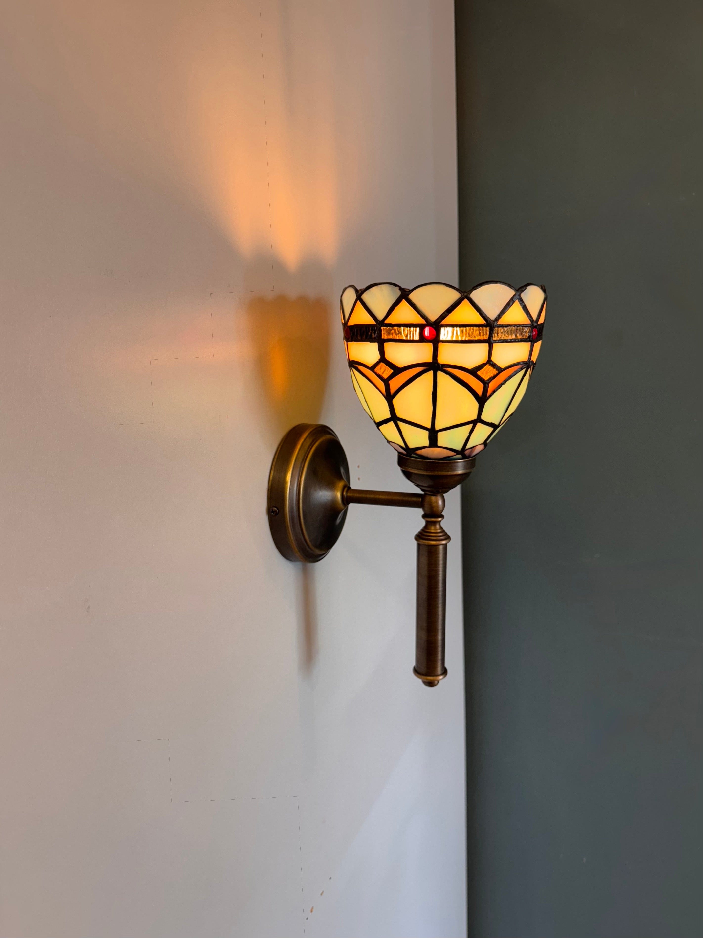 Arel Lighting CAPO TIFFANY III Traditional Stained Glass Wall Sconce