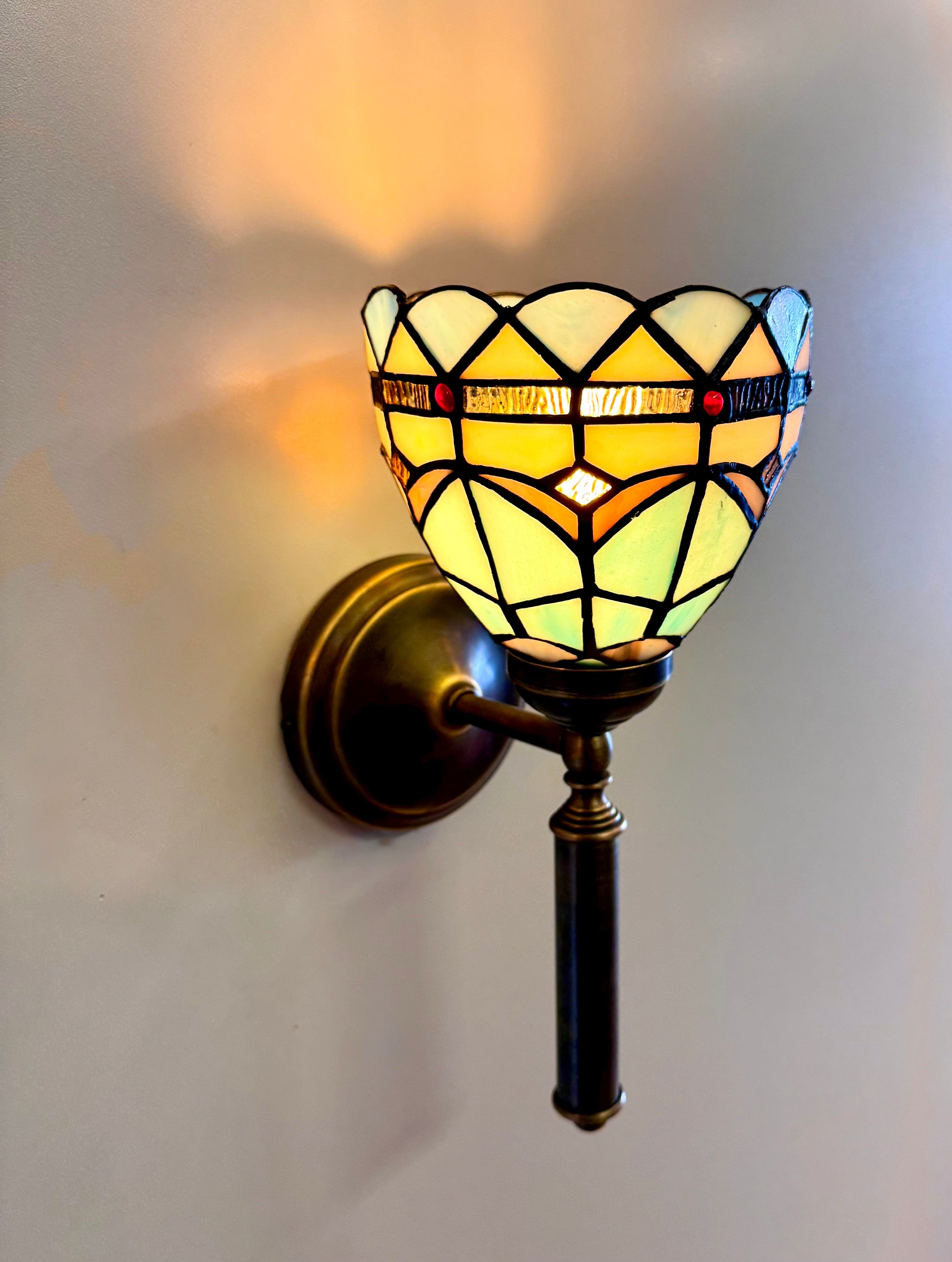 Arel Lighting CAPO TIFFANY III Traditional Stained Glass Wall Sconce