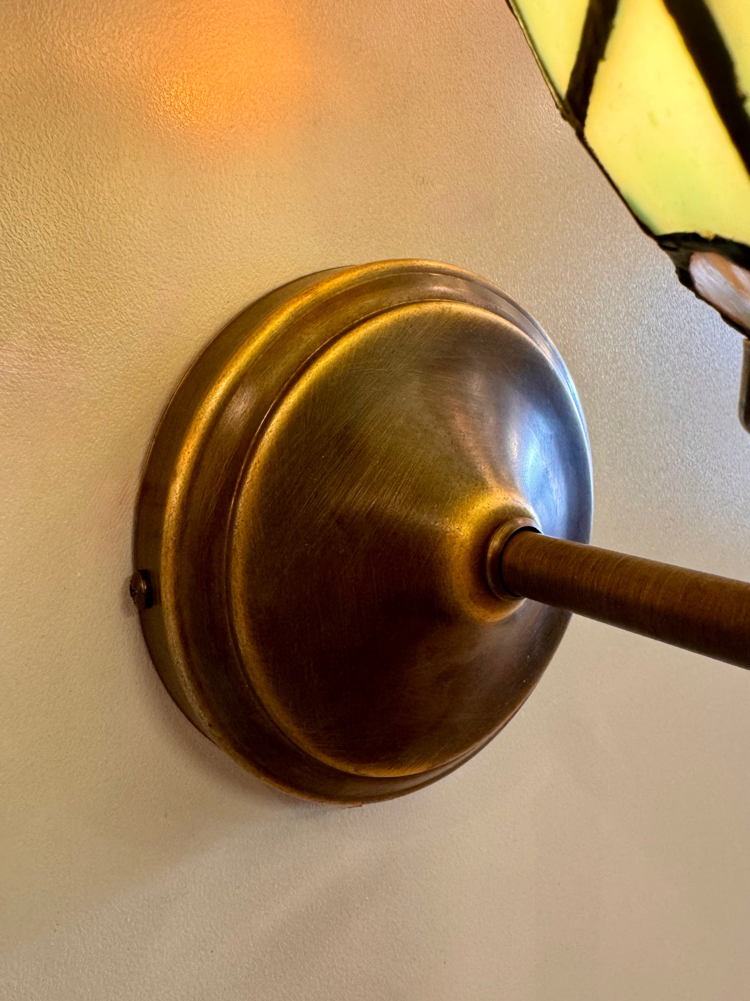 Arel Lighting CAPO TIFFANY III Traditional Stained Glass Wall Sconce