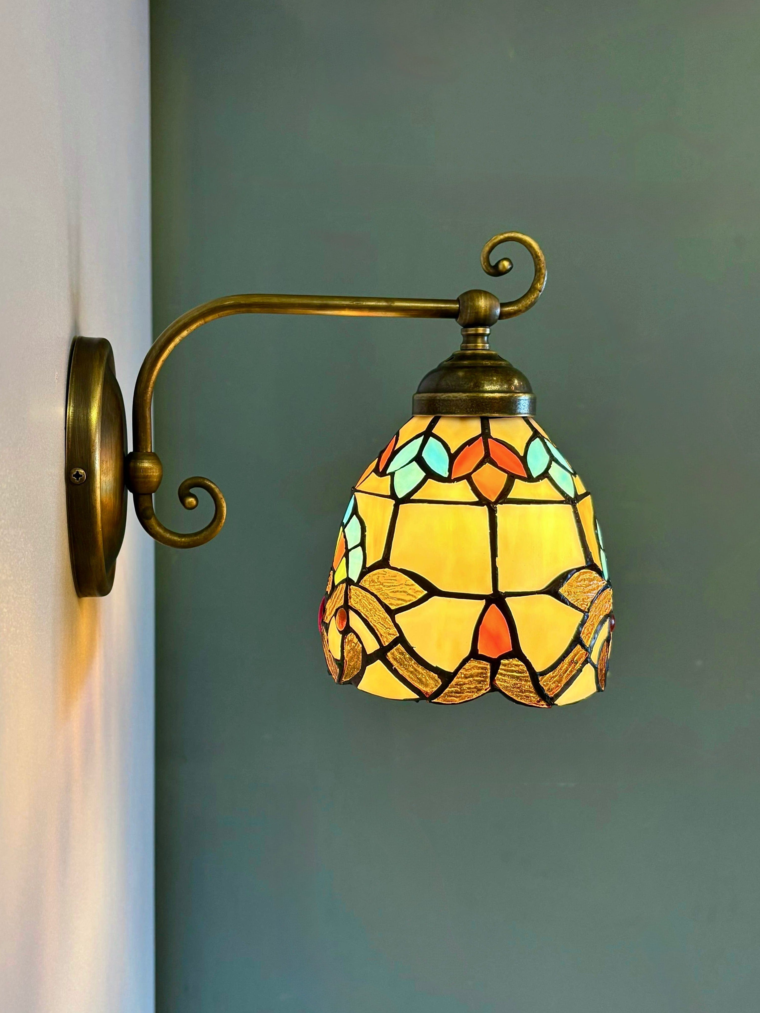 Arel Lighting CORUCHE TIFFANY I Traditional Brass Wall Sconce