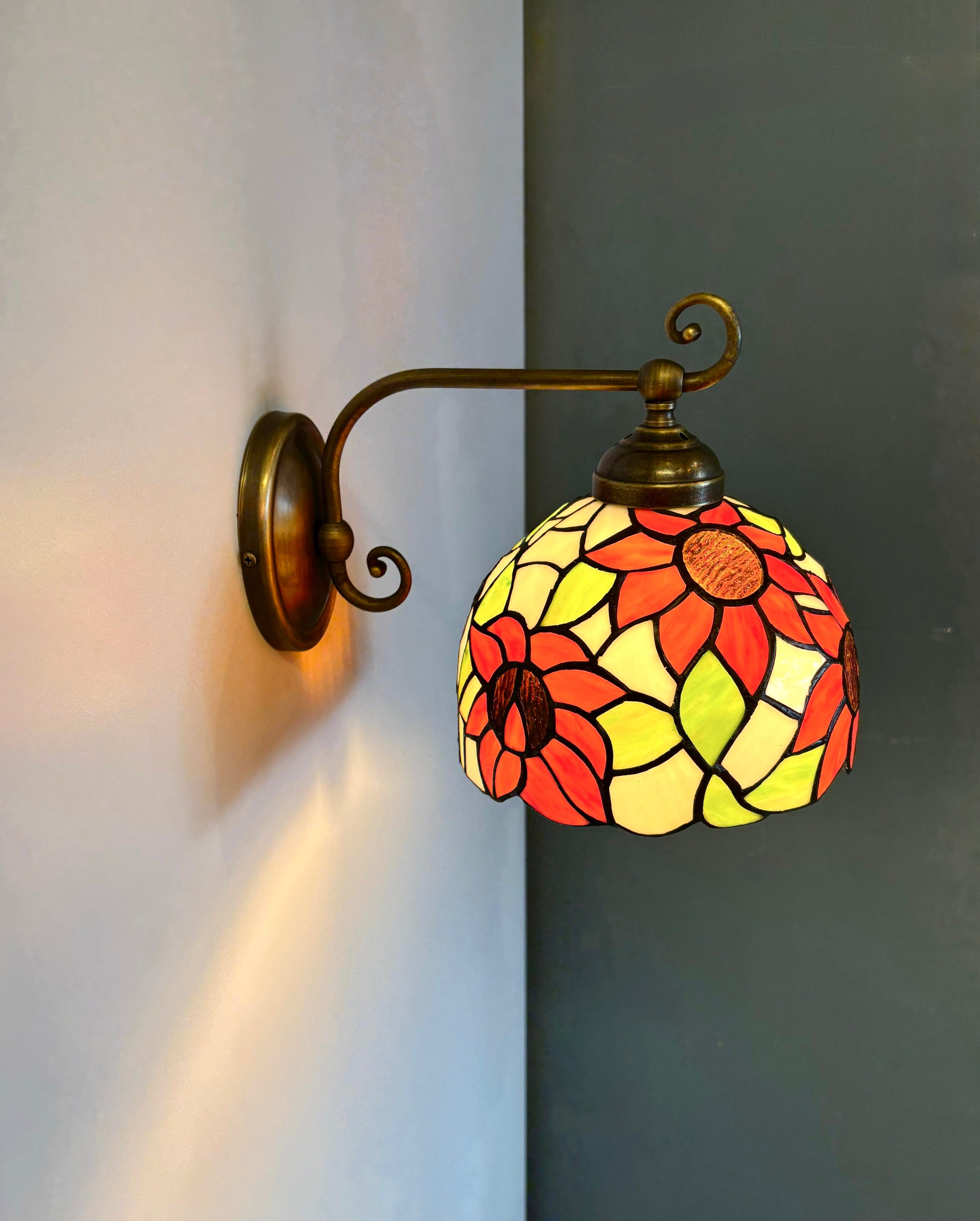 Arel Lighting CORUCHE TIFFANY II Traditional Brass Wall Sconce