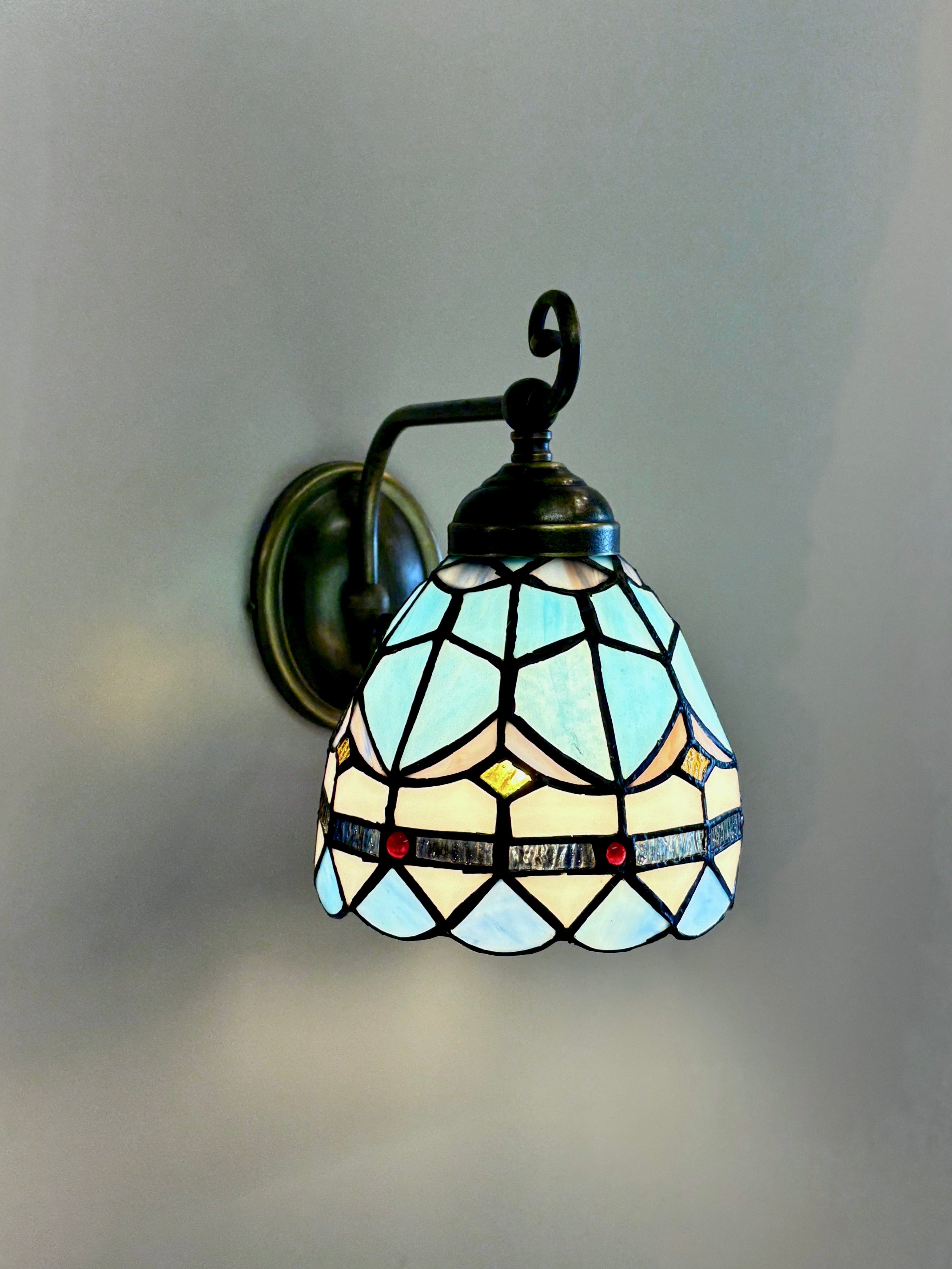 Arel Lighting CORUCHE TIFFANY III Traditional Brass Wall Sconce