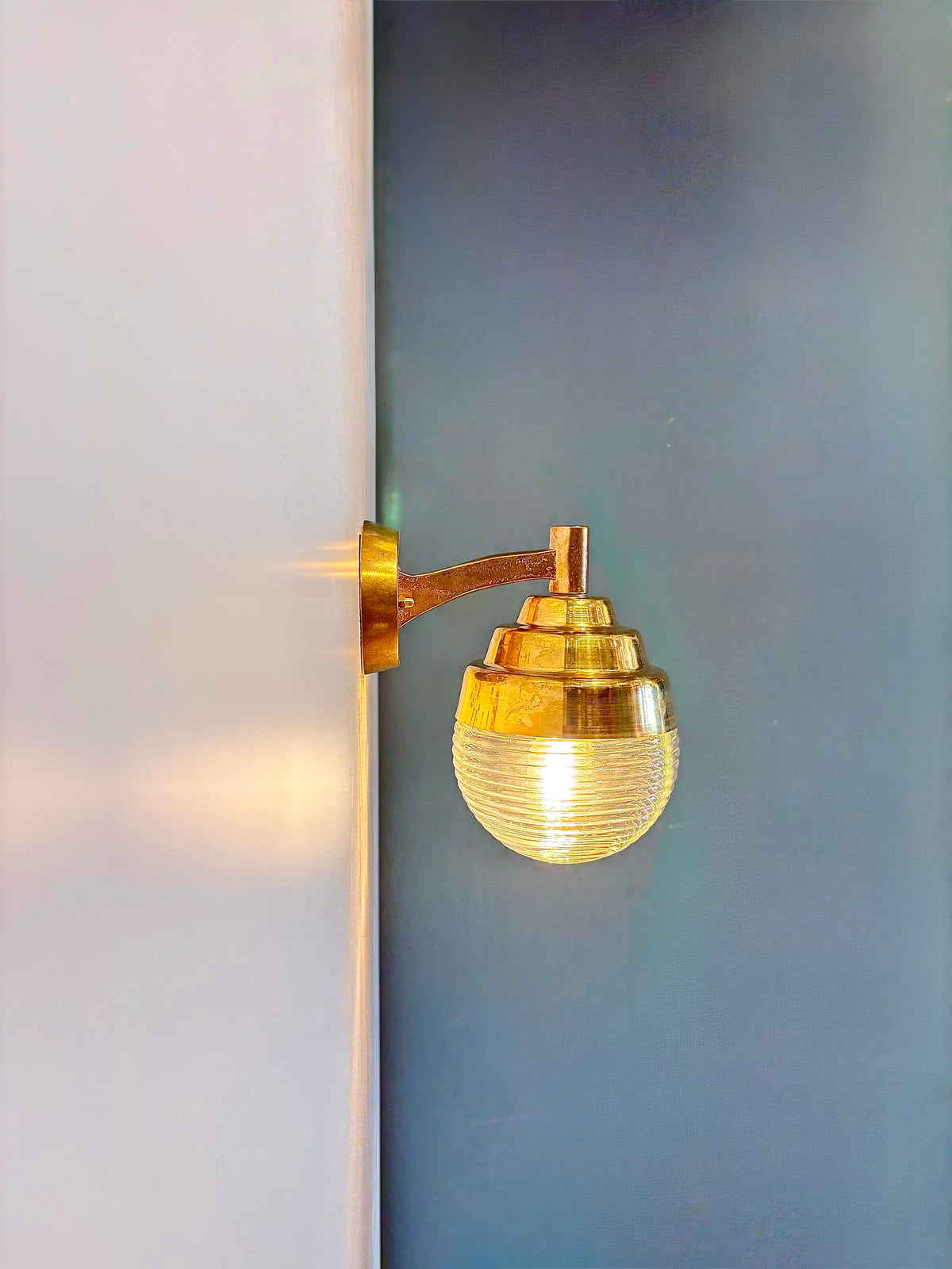 Arel Lighting KRASAVO Brass Nautical Wall Sconce