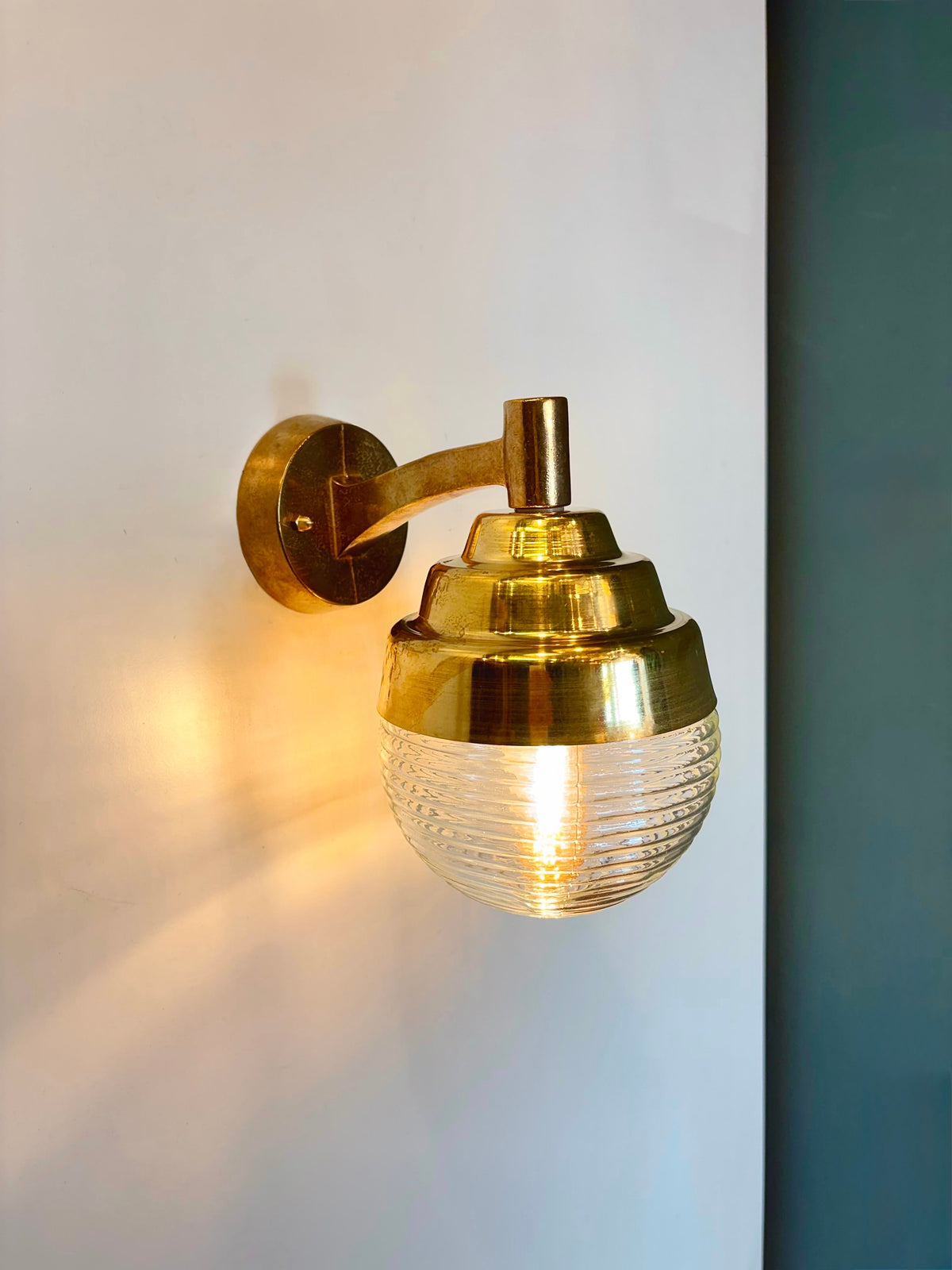 Arel Lighting KRASAVO Brass Nautical Wall Sconce