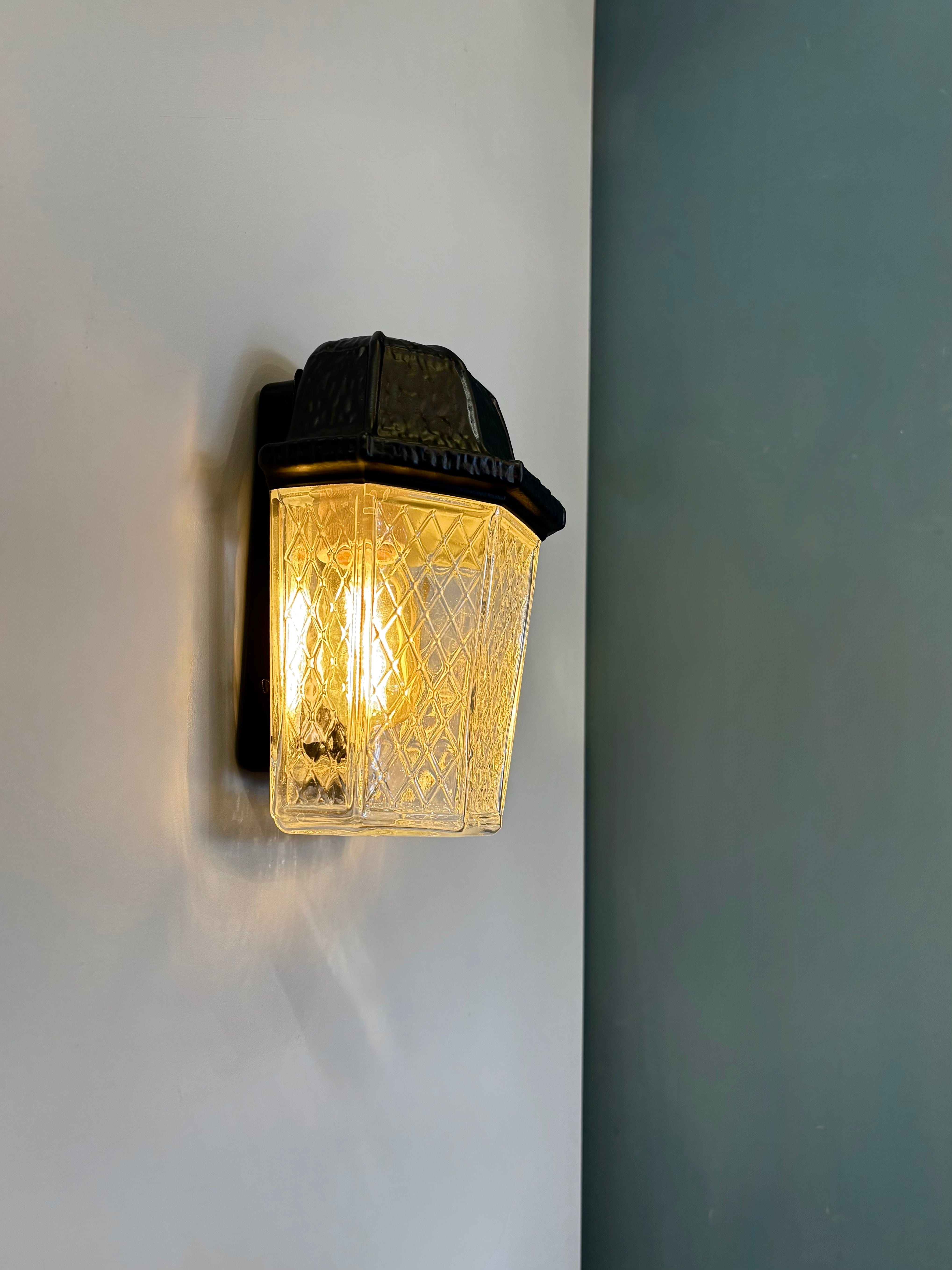 Arel Lighting lighting White AON Classic Glass Wall Sconce