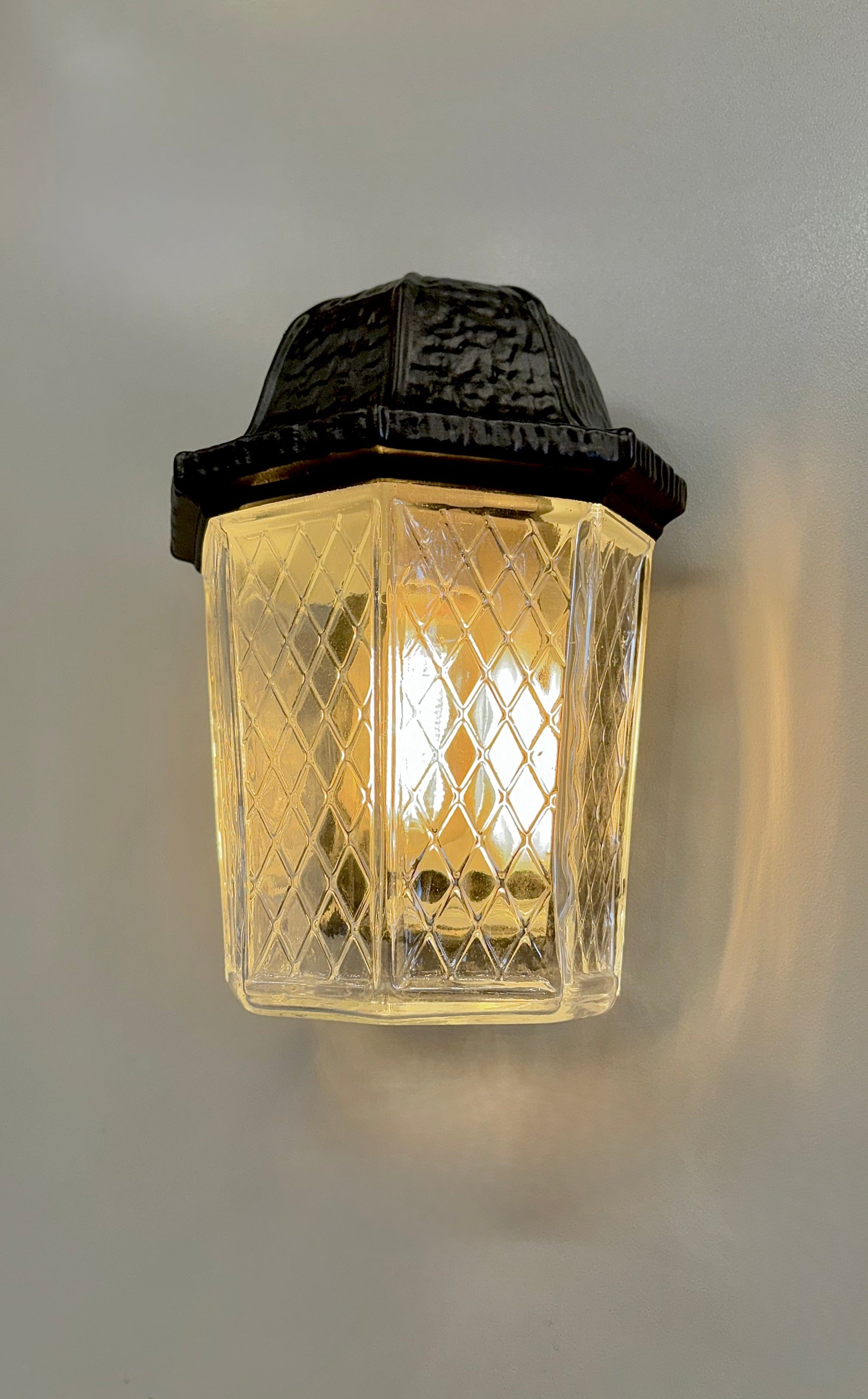 Arel Lighting lighting White AON Classic Glass Wall Sconce