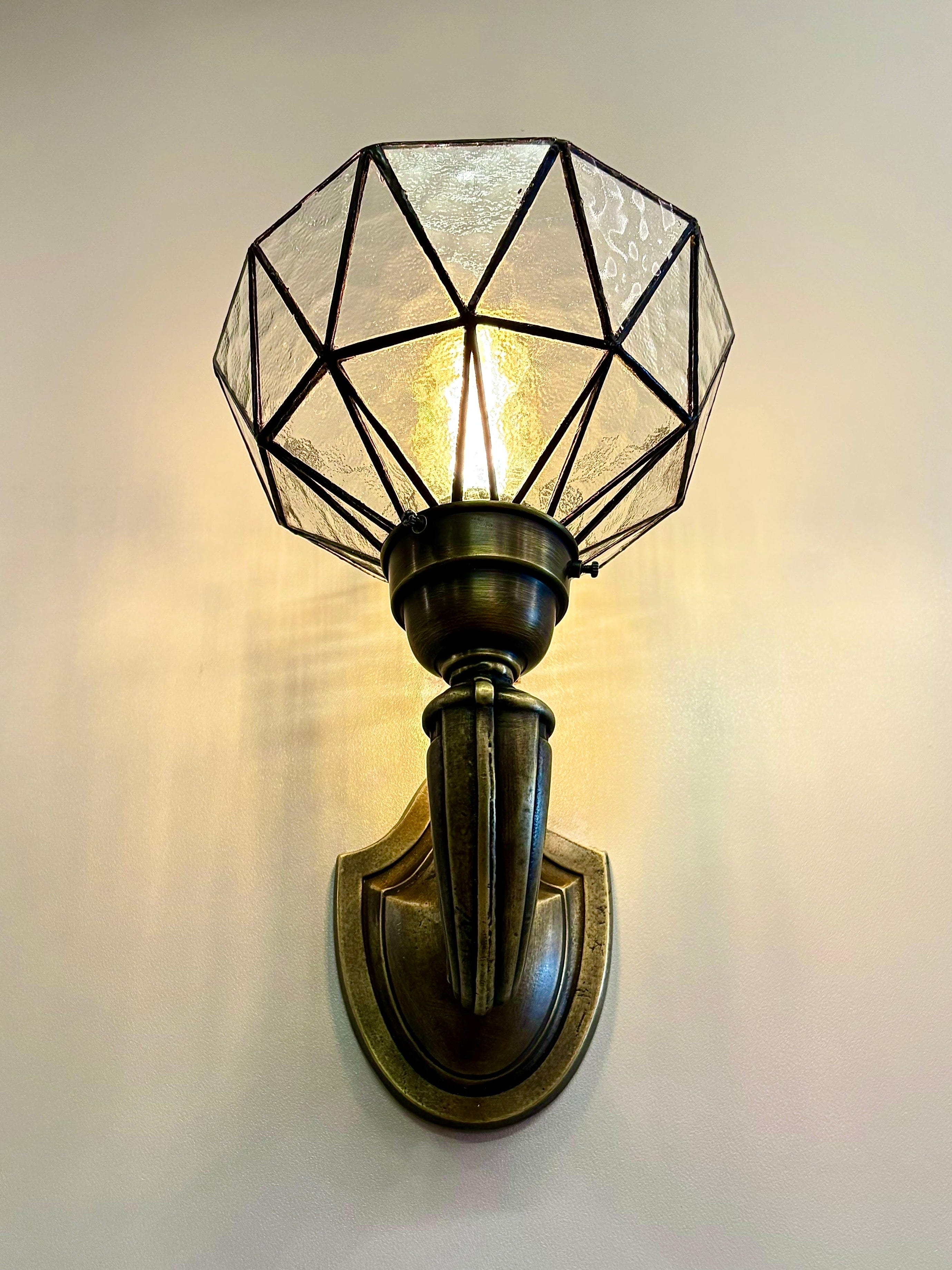 Arel Lighting LINZ Traditional Stained Glass Wall Sconce