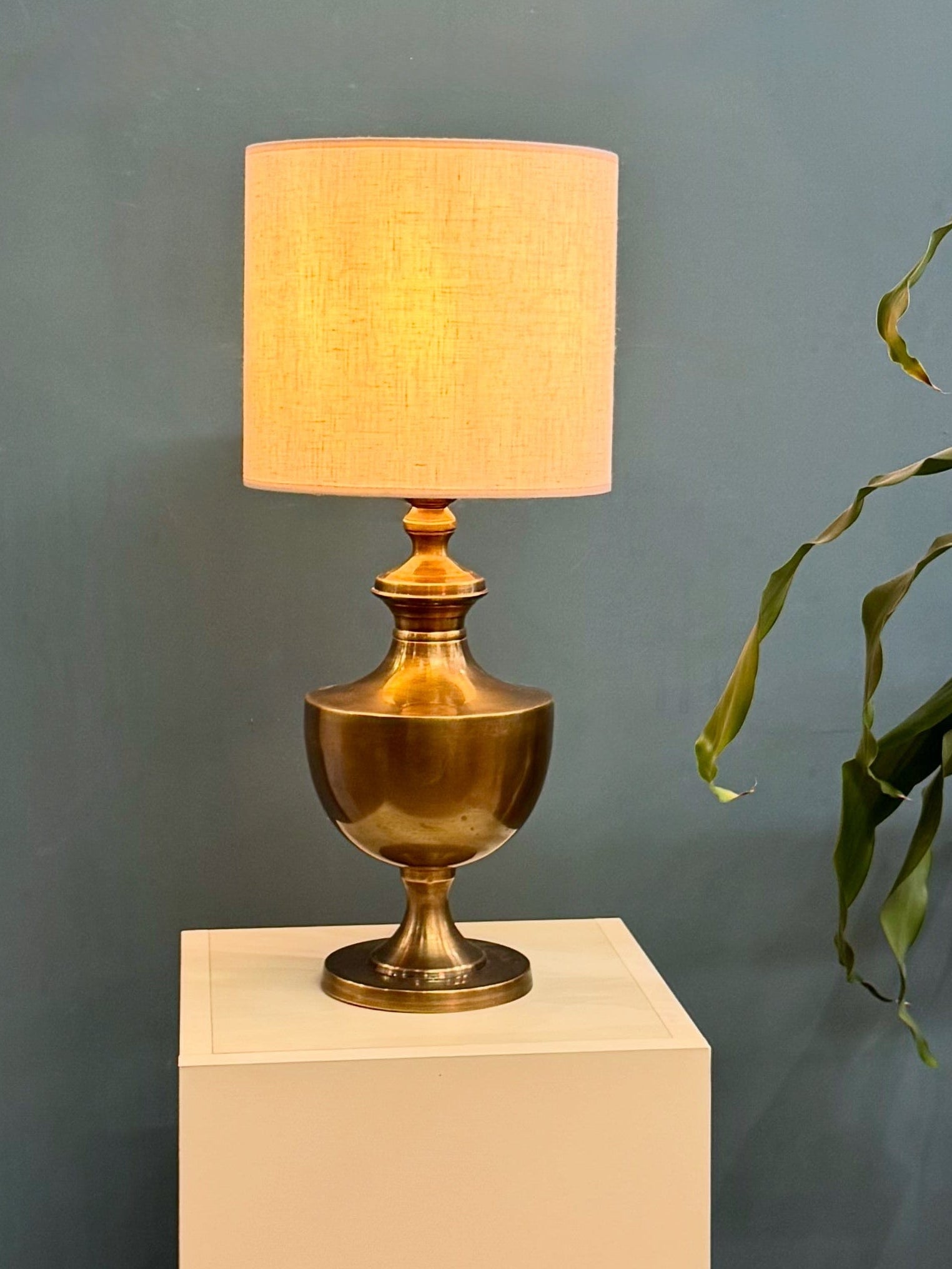 Arel Lighting MACAS Table Lamp