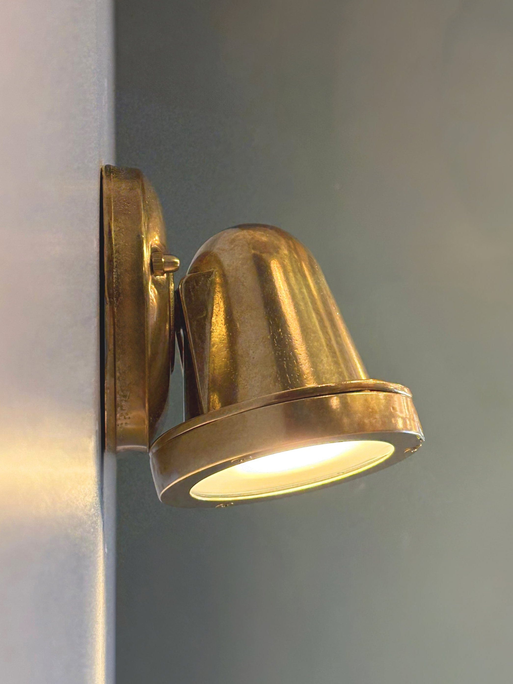 Arel Lighting MOTRU Outdoor Brass Casting Wall Sconce