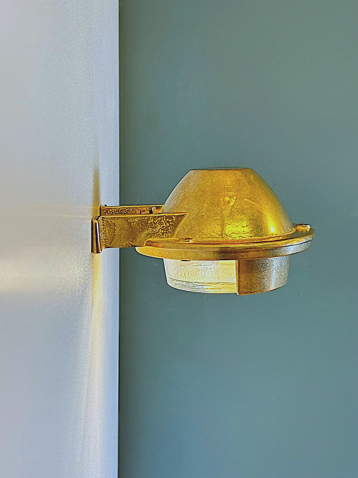 Arel Lighting SUGAG Outdoor Brass Casting Wall Sconce