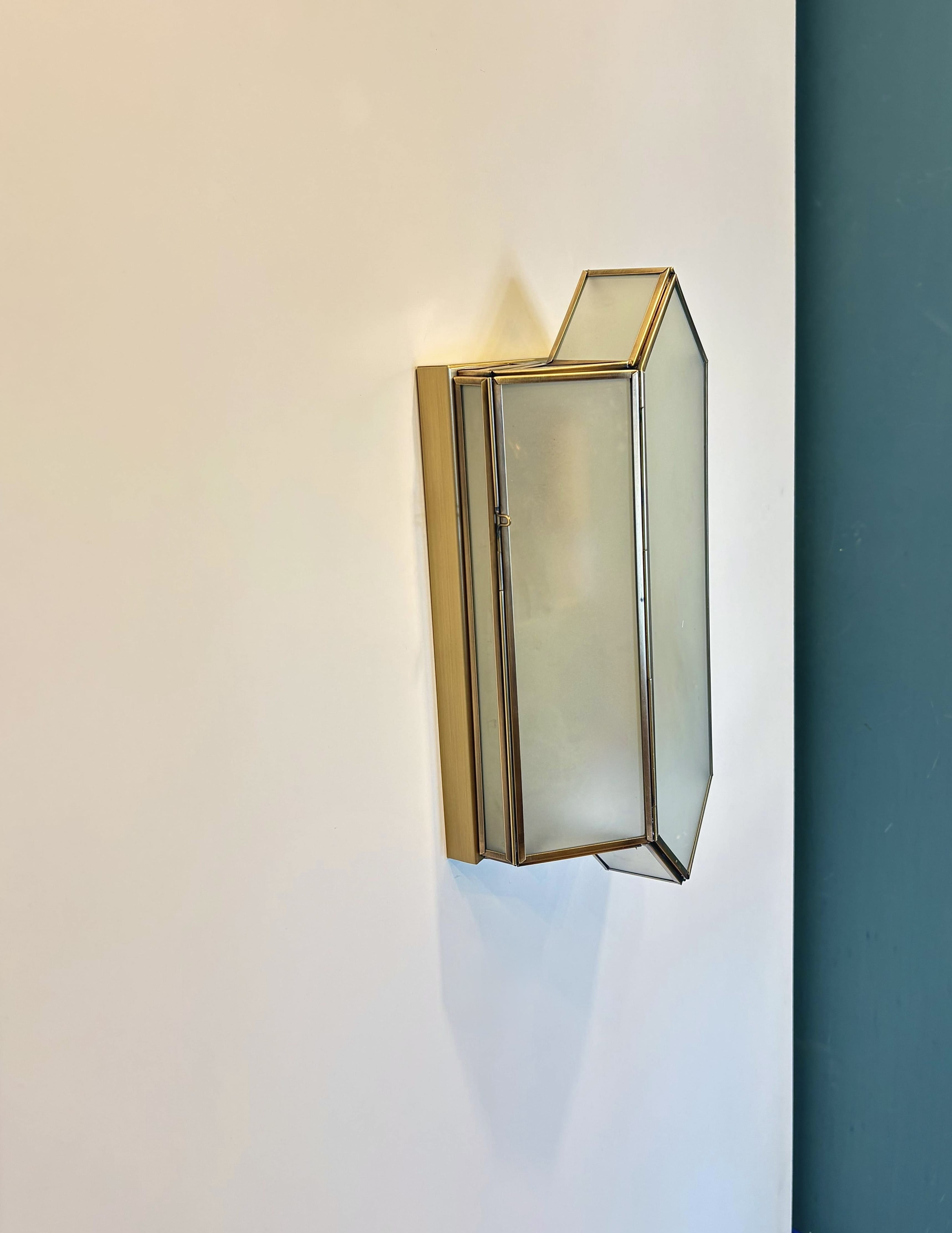 Arel Lighting TUMBA Traditional Brass Wall Sconce