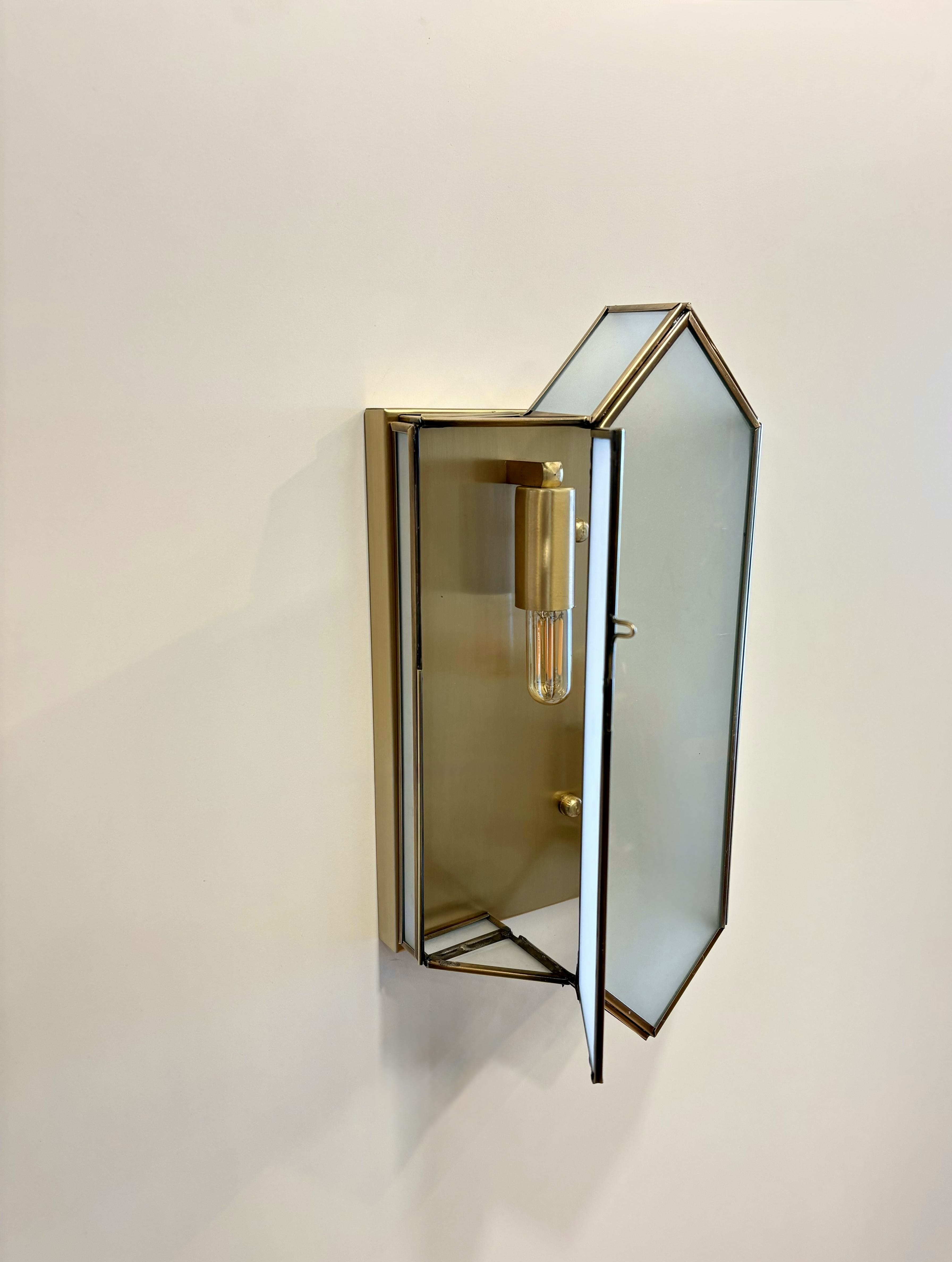 Arel Lighting TUMBA Traditional Brass Wall Sconce