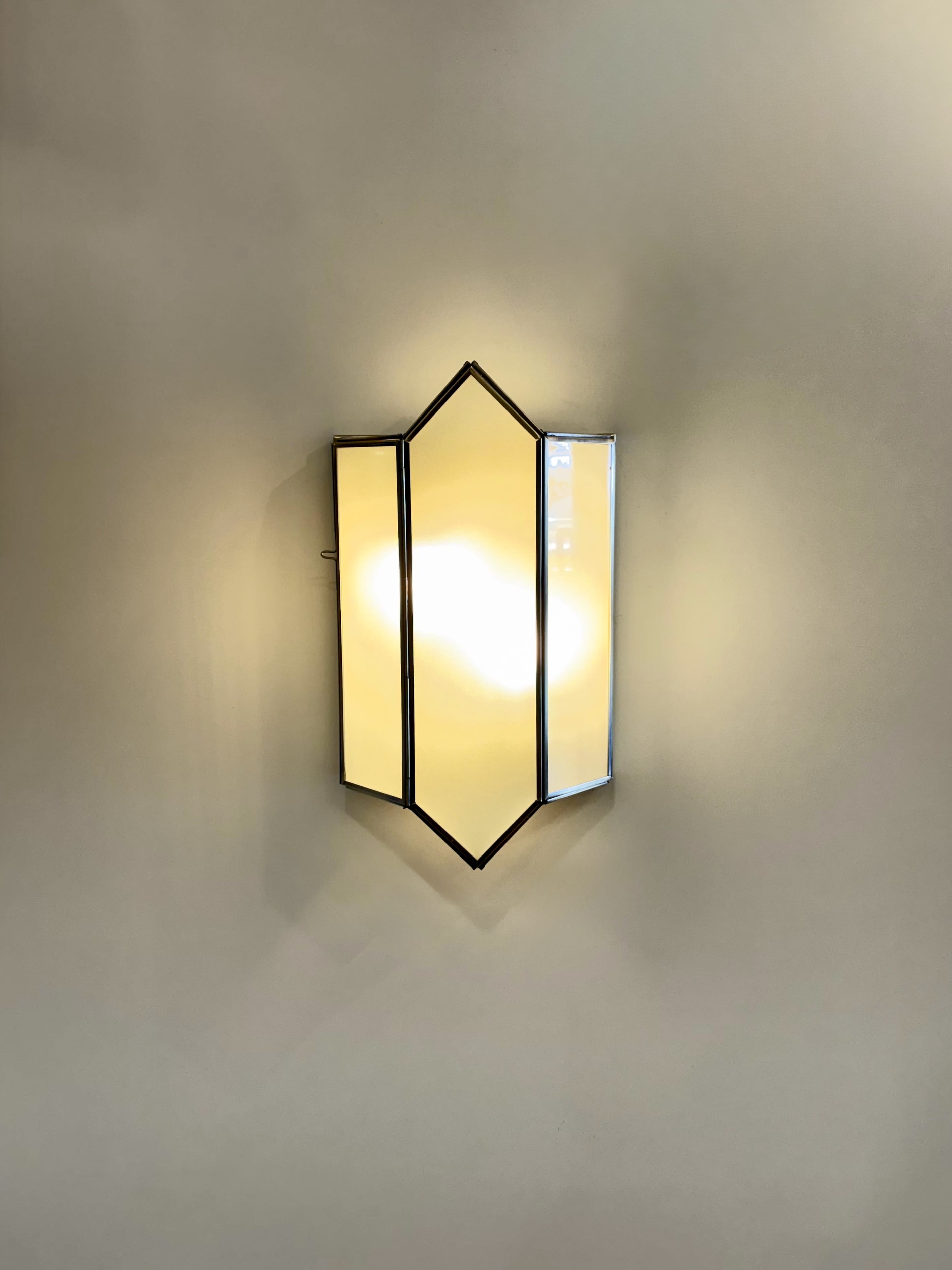 Arel Lighting TUMBA Traditional Brass Wall Sconce