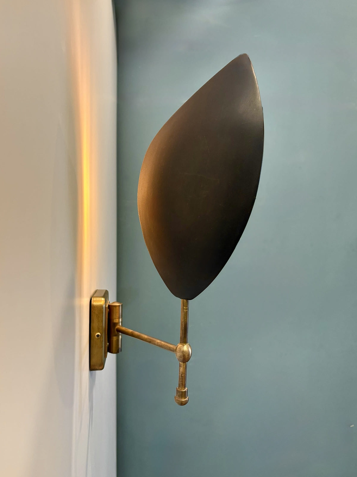 Arel Lighting Wall Sconce SACUA Mid-Century Leaf Wall Sconce – Dark Antique Brass Petal Shade, Sculptural Swing Arm Wall Light