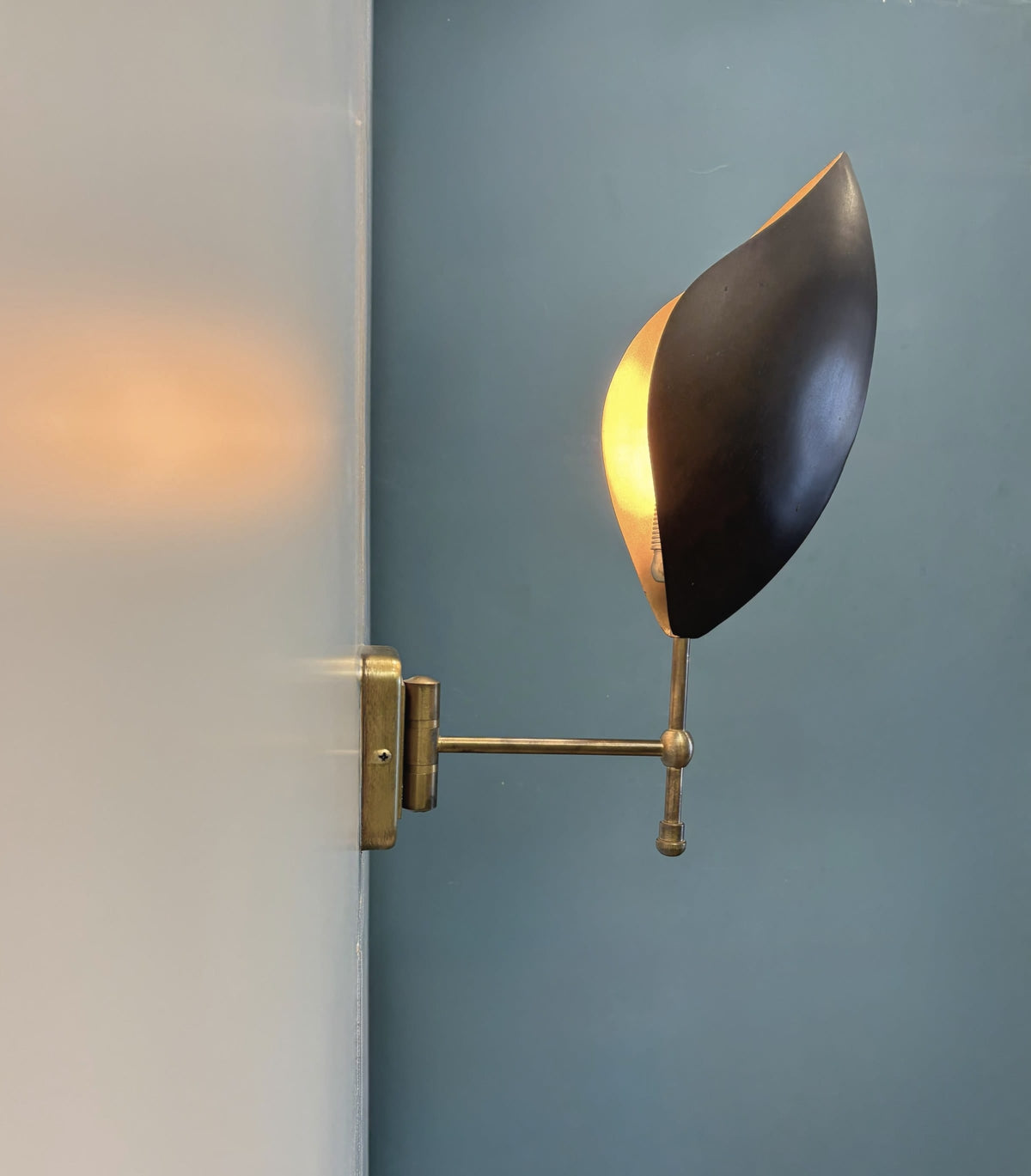 Arel Lighting Wall Sconce SACUA Mid-Century Leaf Wall Sconce – Dark Antique Brass Petal Shade, Sculptural Swing Arm Wall Light