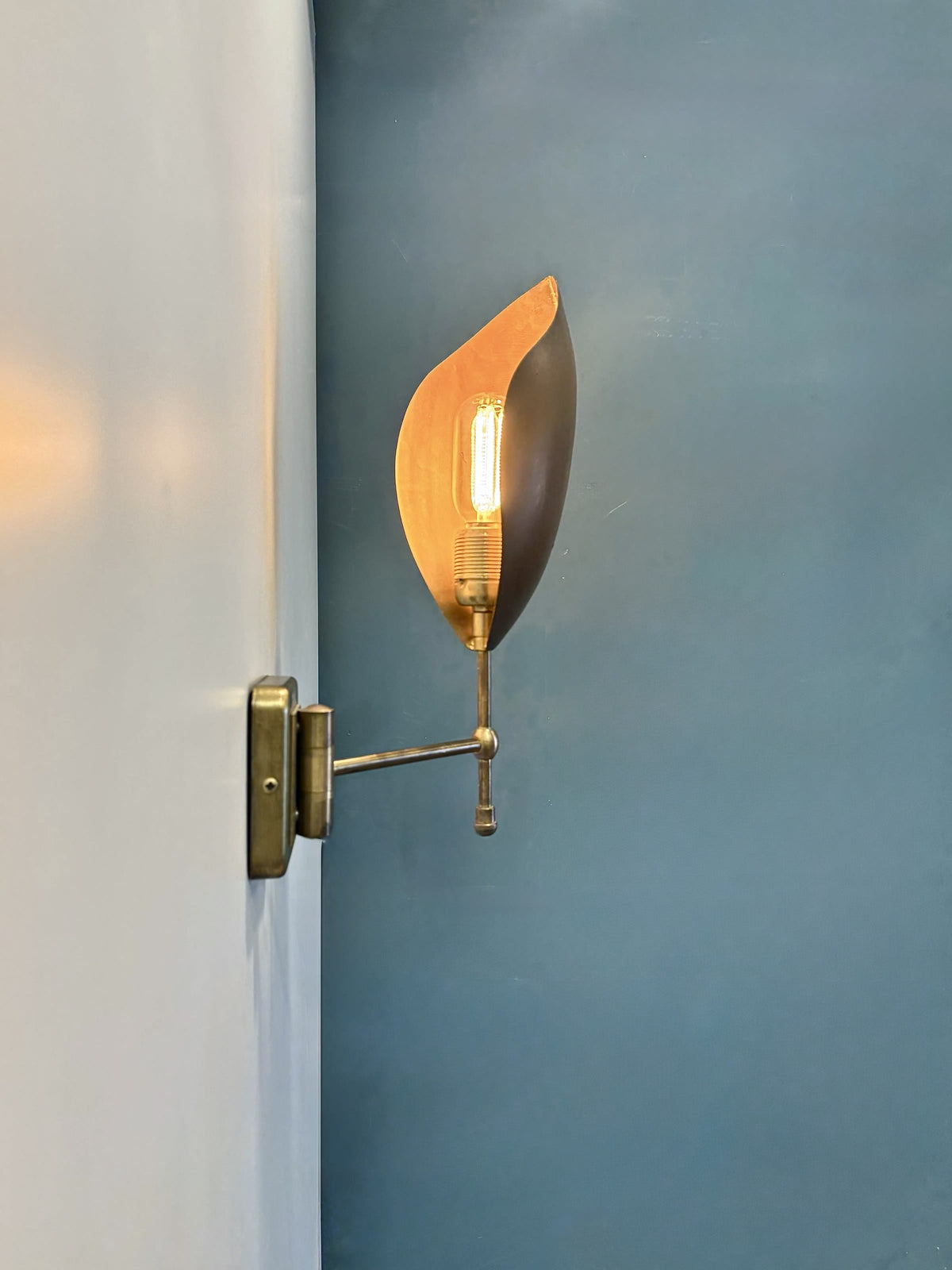 Arel Lighting Wall Sconce SACUA Mid-Century Leaf Wall Sconce – Dark Antique Brass Petal Shade, Sculptural Swing Arm Wall Light