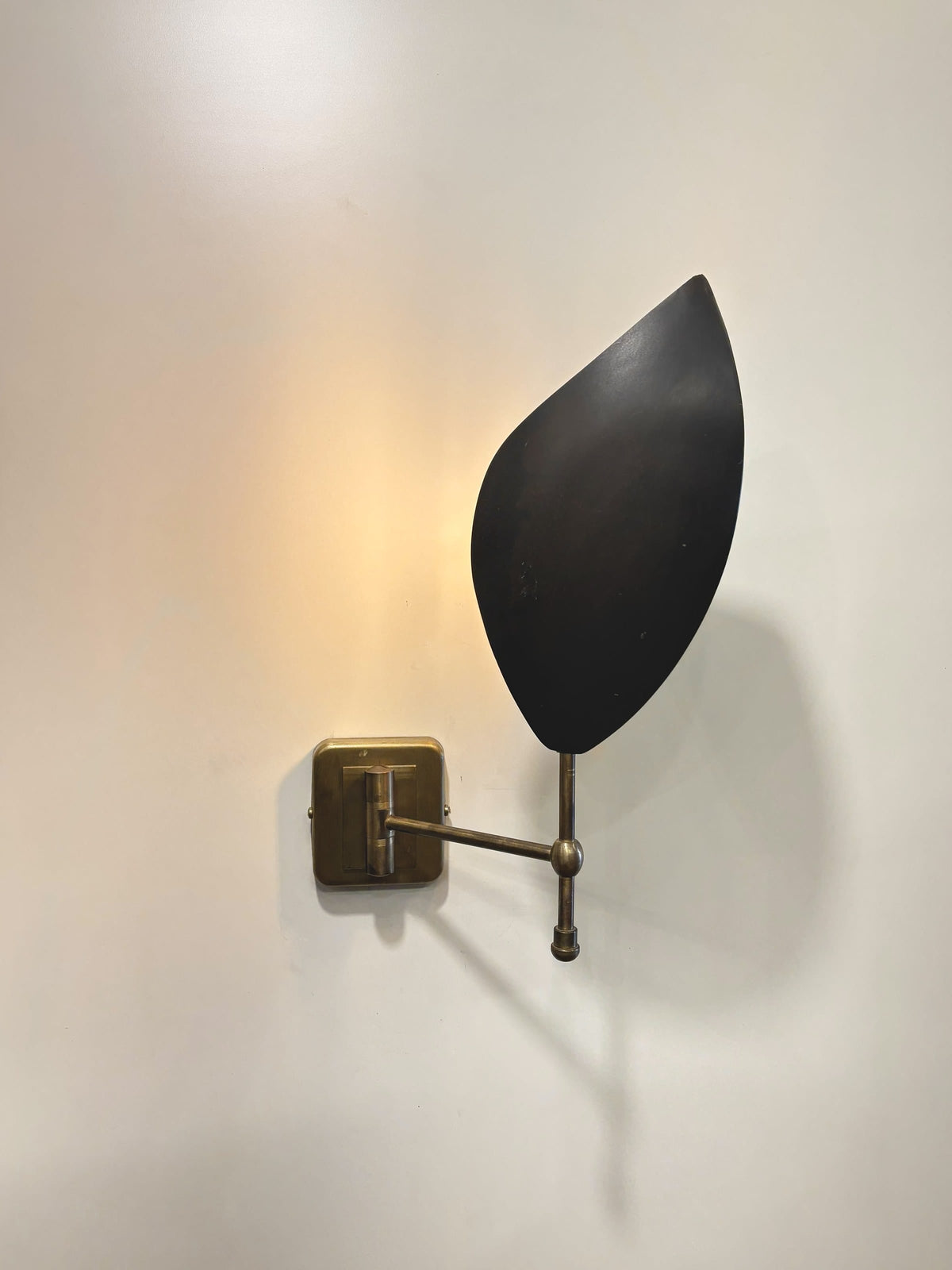 Arel Lighting Wall Sconce SACUA Mid-Century Leaf Wall Sconce – Dark Antique Brass Petal Shade, Sculptural Swing Arm Wall Light
