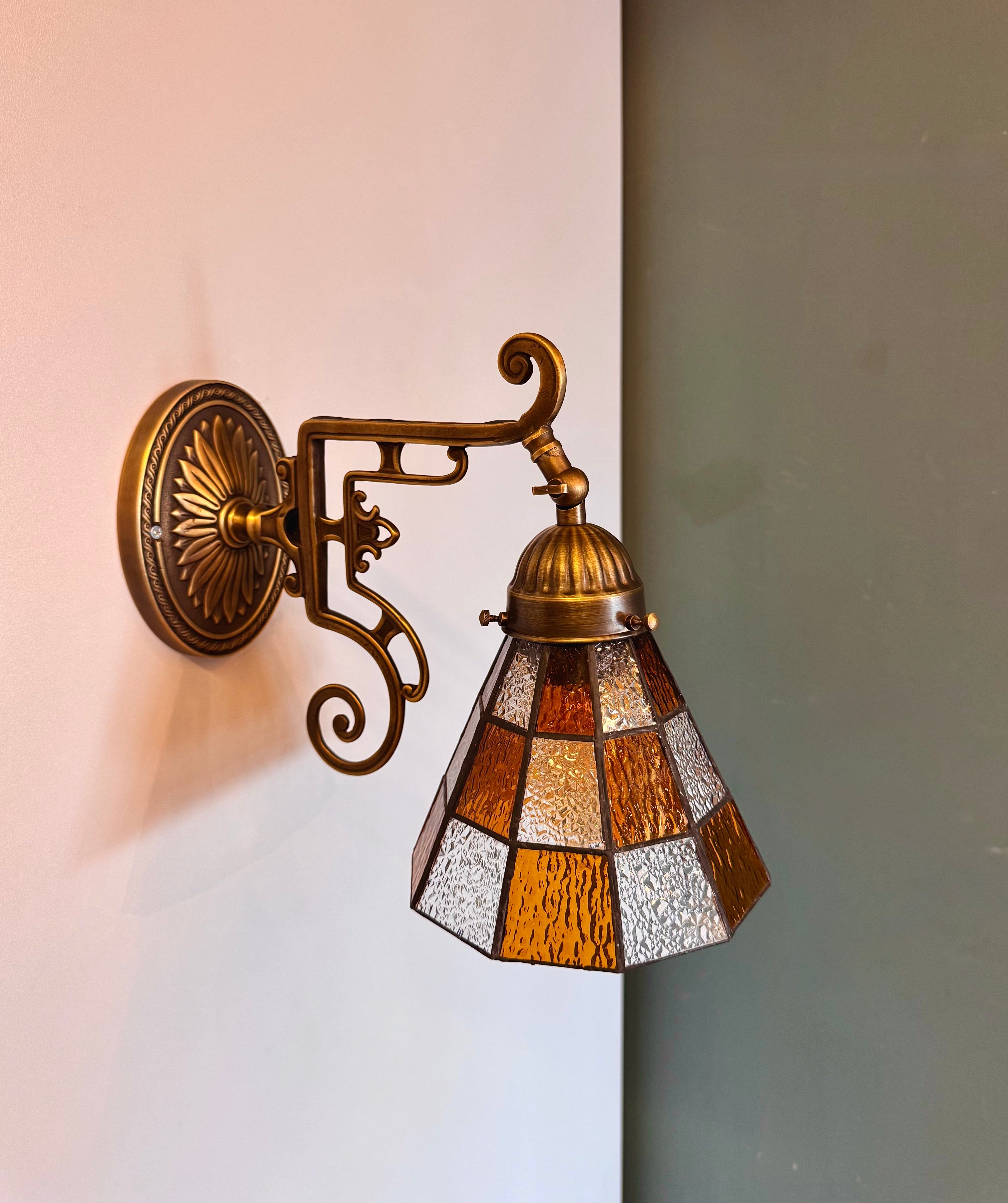 Arel Lighting WELZ II Traditional Stained Glass Wall Sconce
