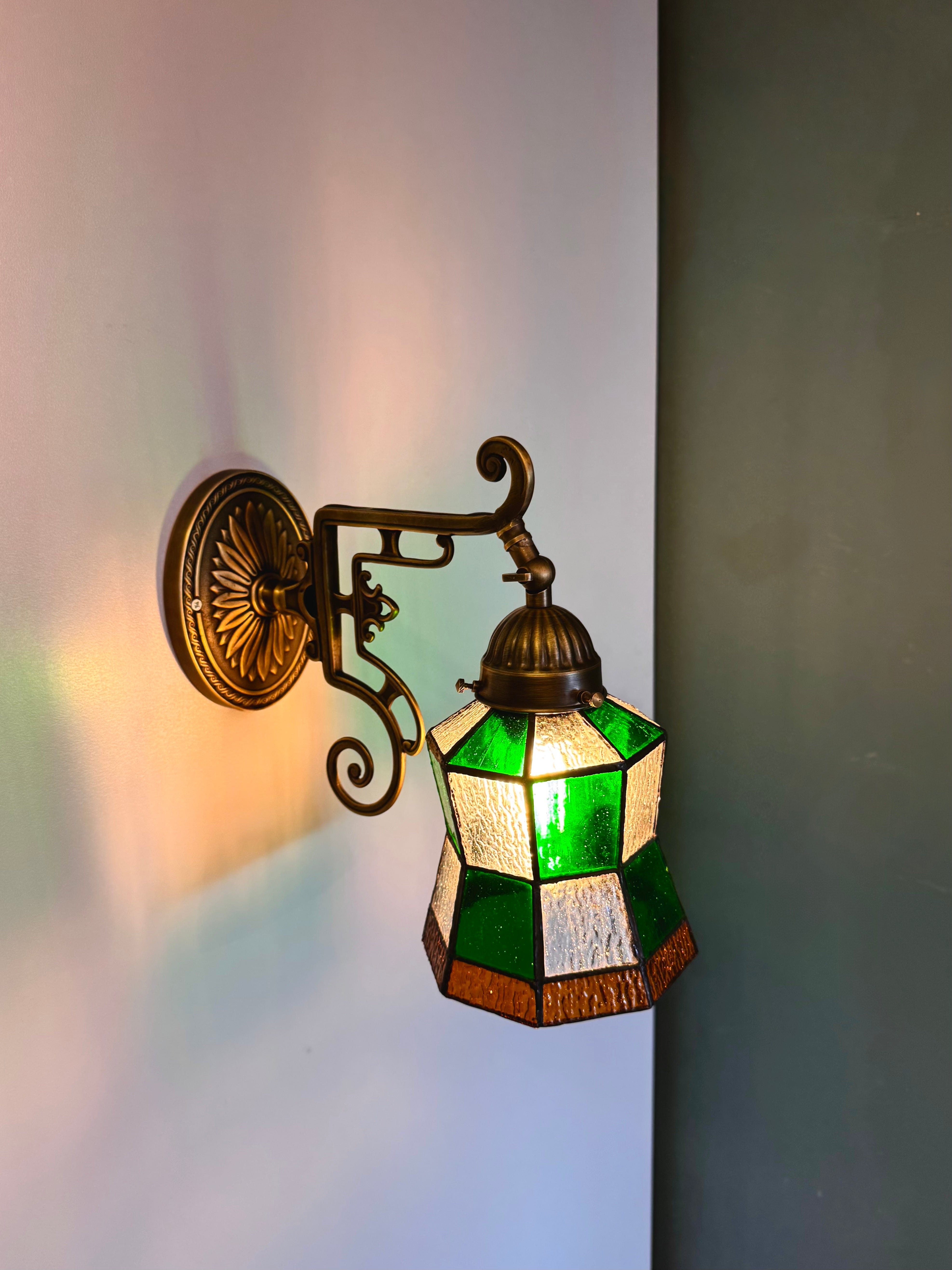 Arel Lighting WELZ III Traditional Stained Glass Wall Sconce