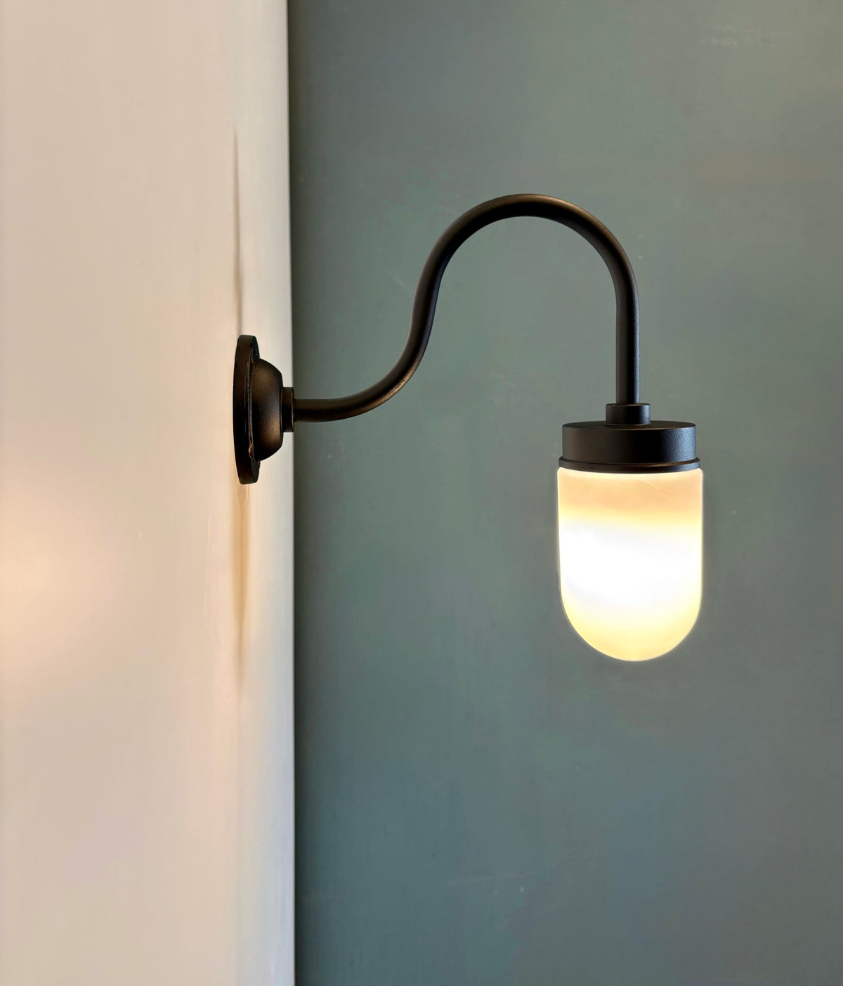 Arel Lighting Without / Frosted LOTORP Nautical Glass Outdoor Wall Light