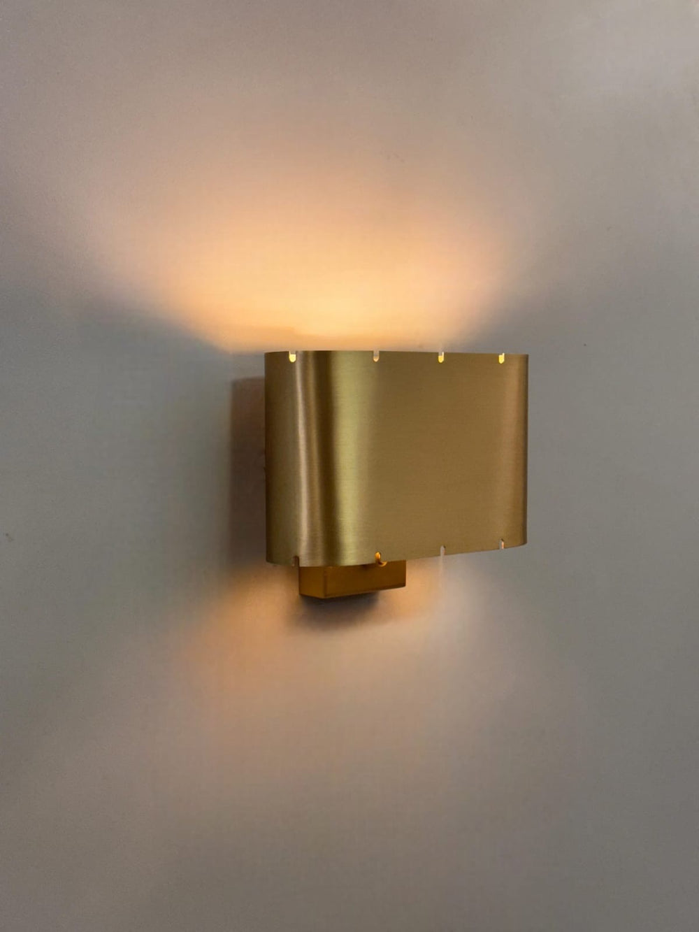 VAREL On/Off Sconce