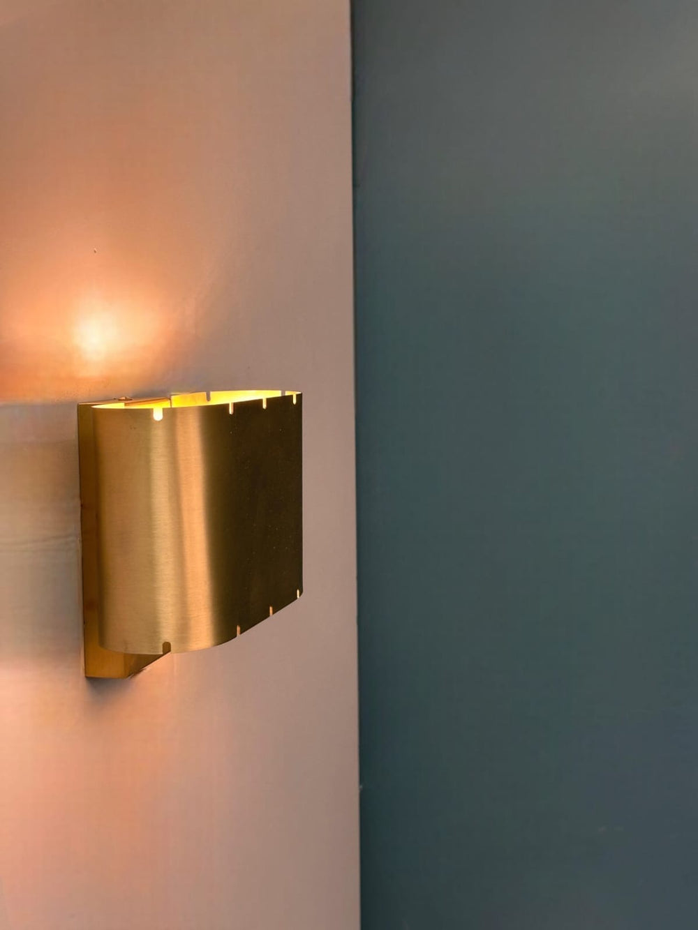 VAREL On/Off Sconce